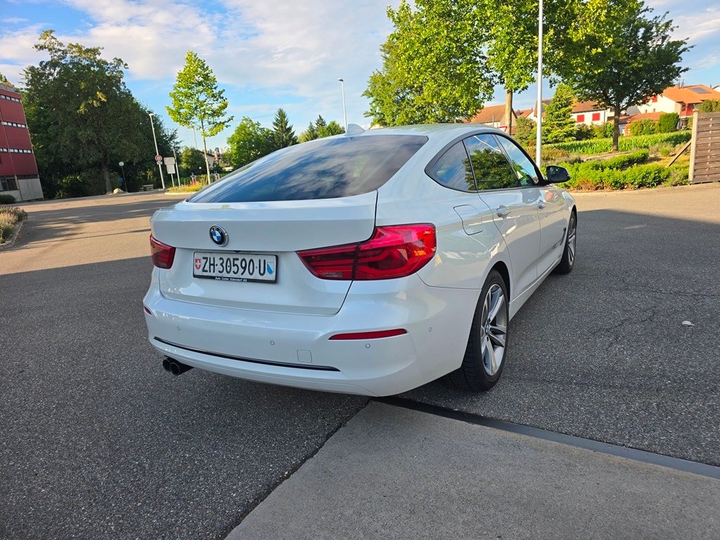 BMW 330i xDrive SAG Gran Turismo-image-6
