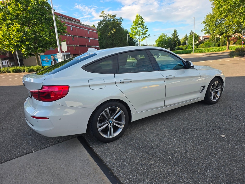 BMW 330i xDrive SAG Gran Turismo-image-8