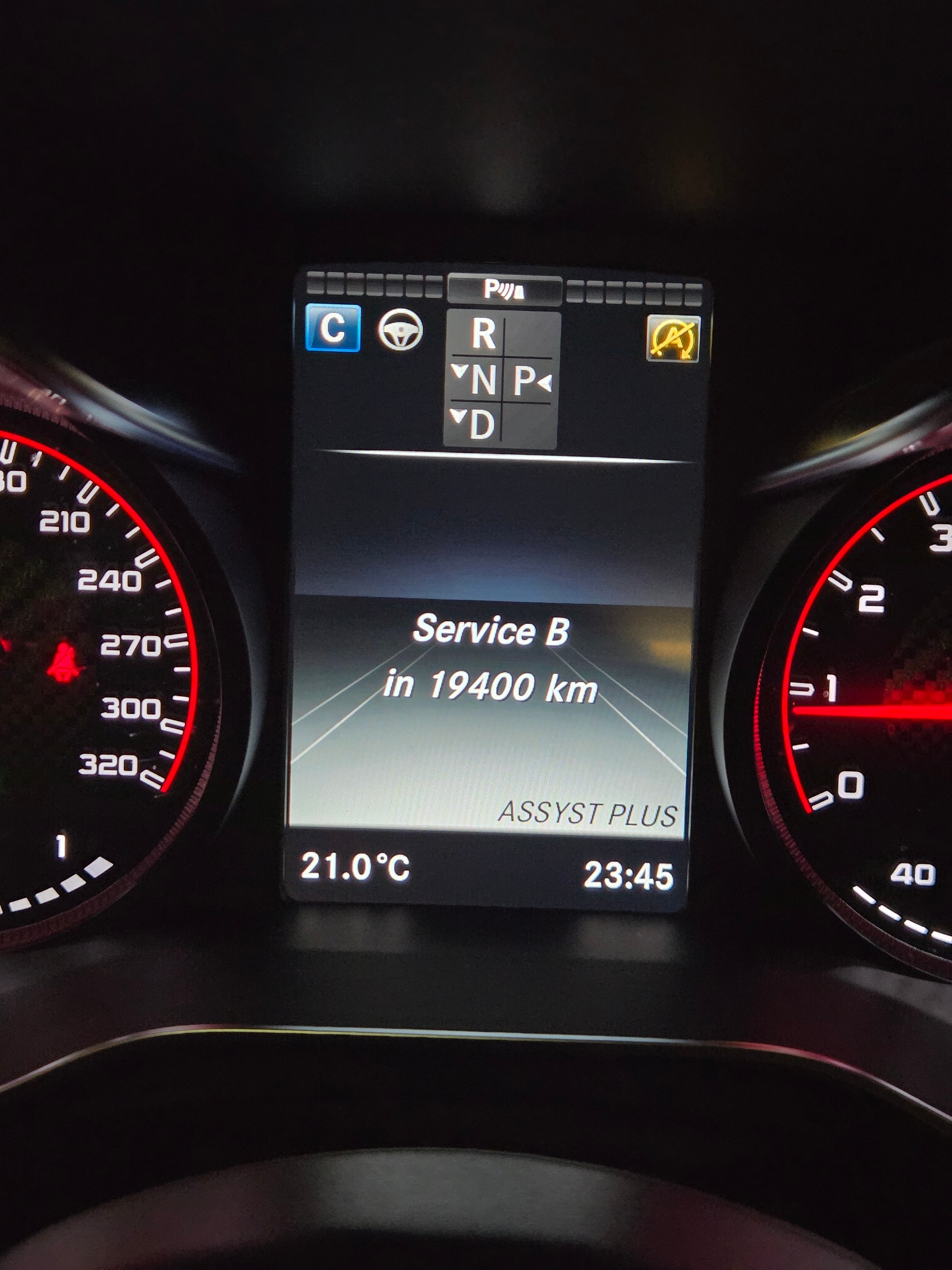 MERCEDES-BENZ GLC 63 S AMG 4m+-image-16