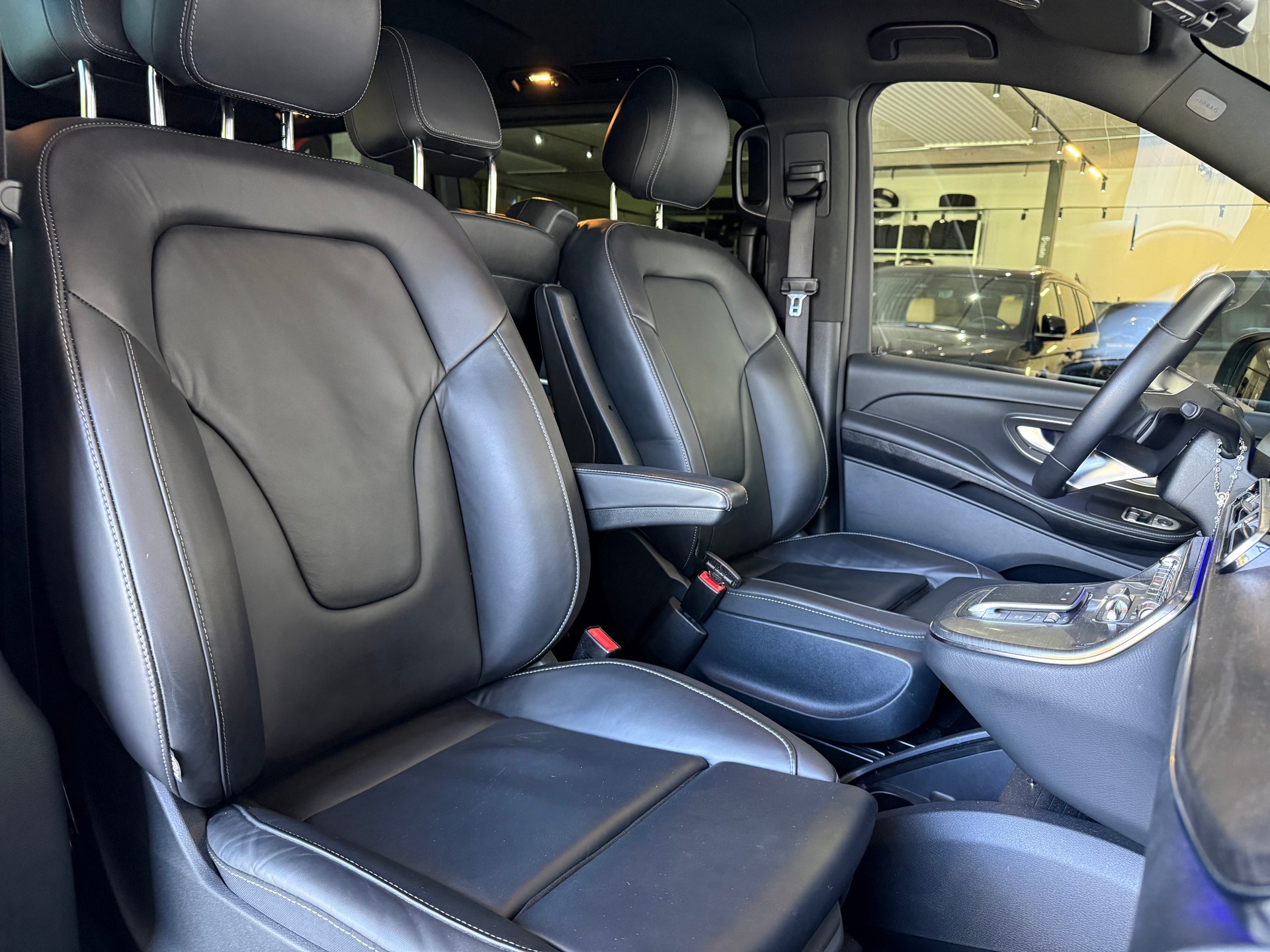 MERCEDES-BENZ V 300 d lang Exclusive 4Matic 9G-Tronic-image-11