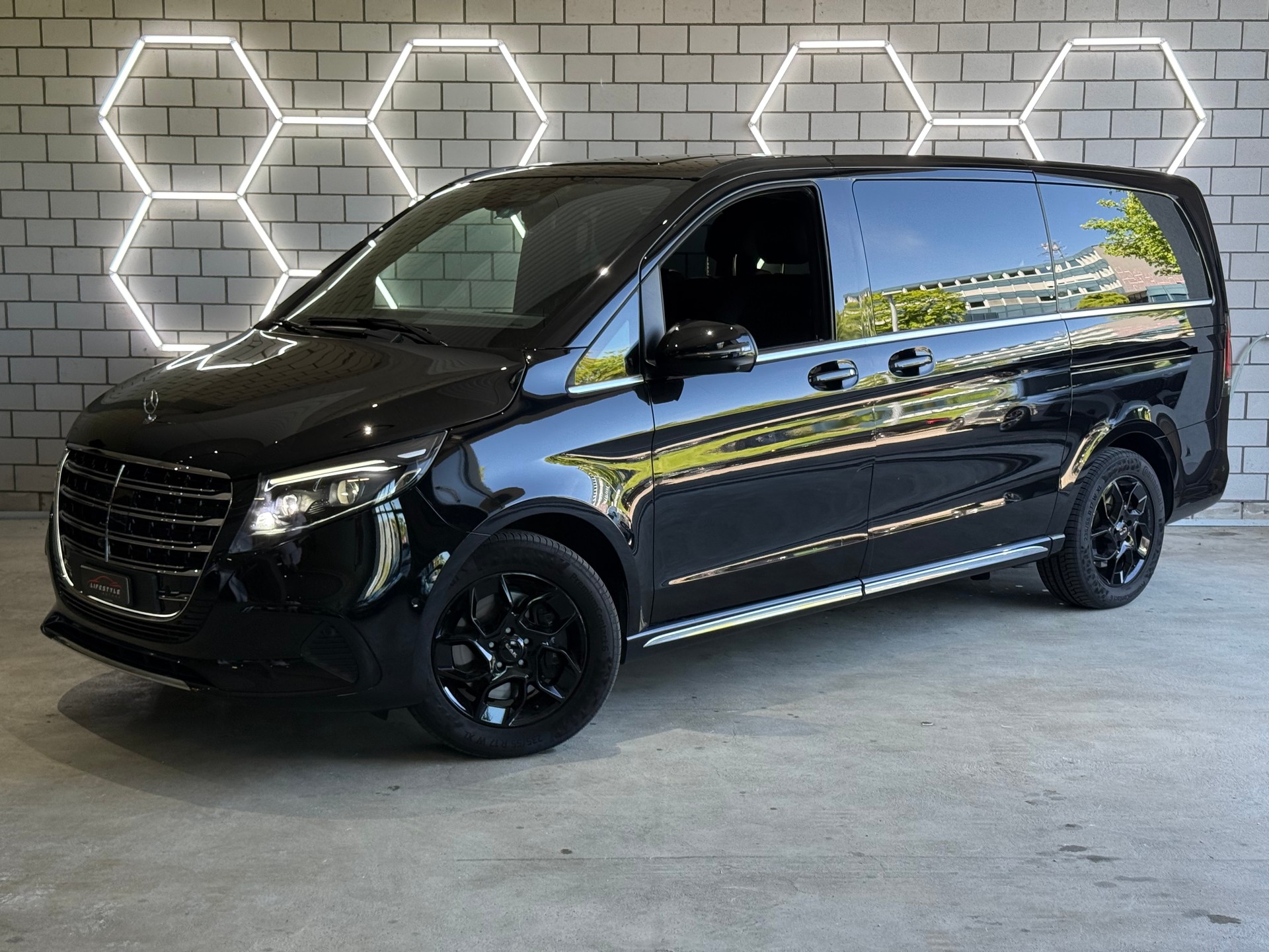 MERCEDES-BENZ V 300 d lang Exclusive 4Matic 9G-Tronic-image-0
