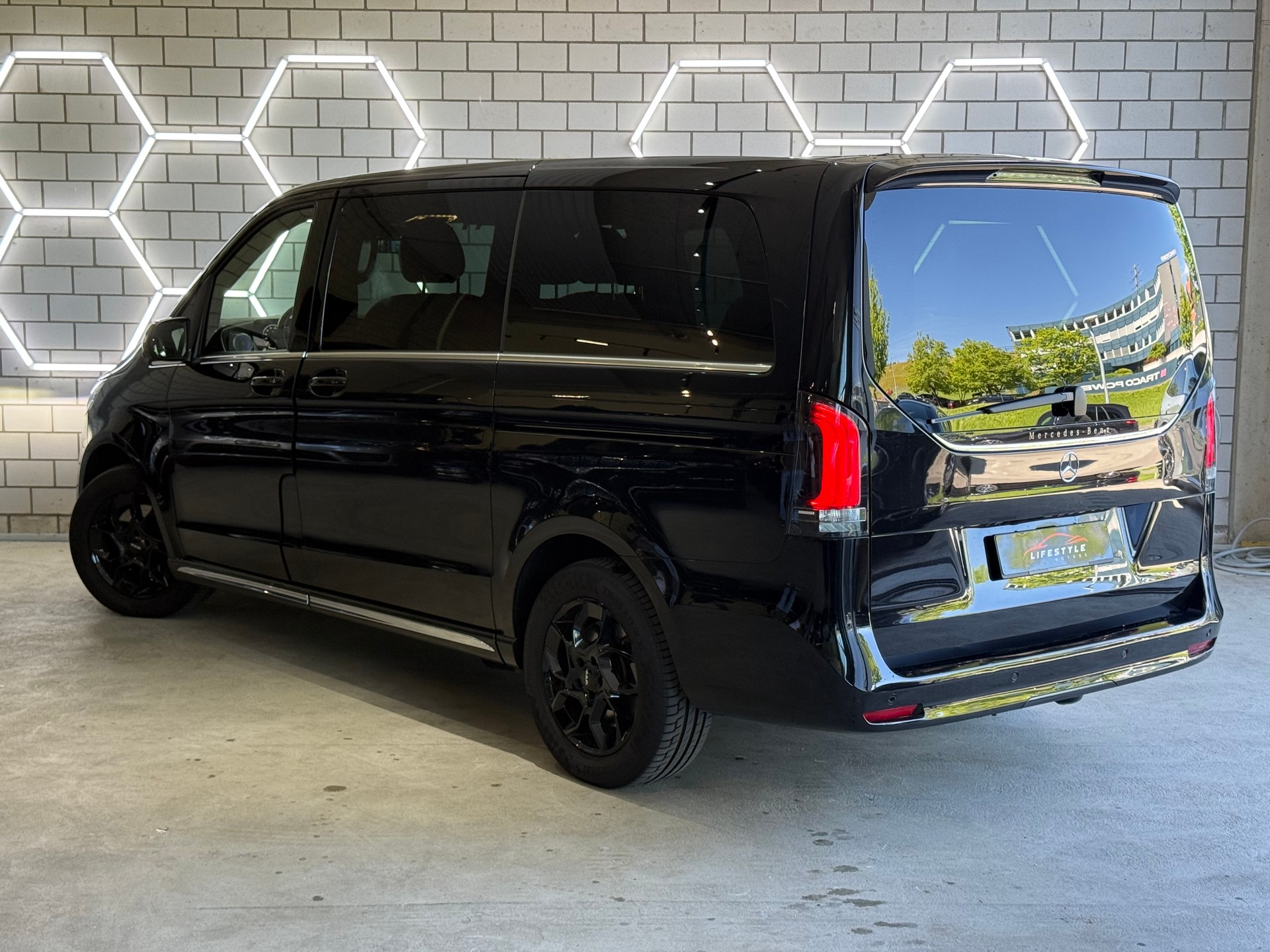MERCEDES-BENZ V 300 d lang Exclusive 4Matic 9G-Tronic-image-2