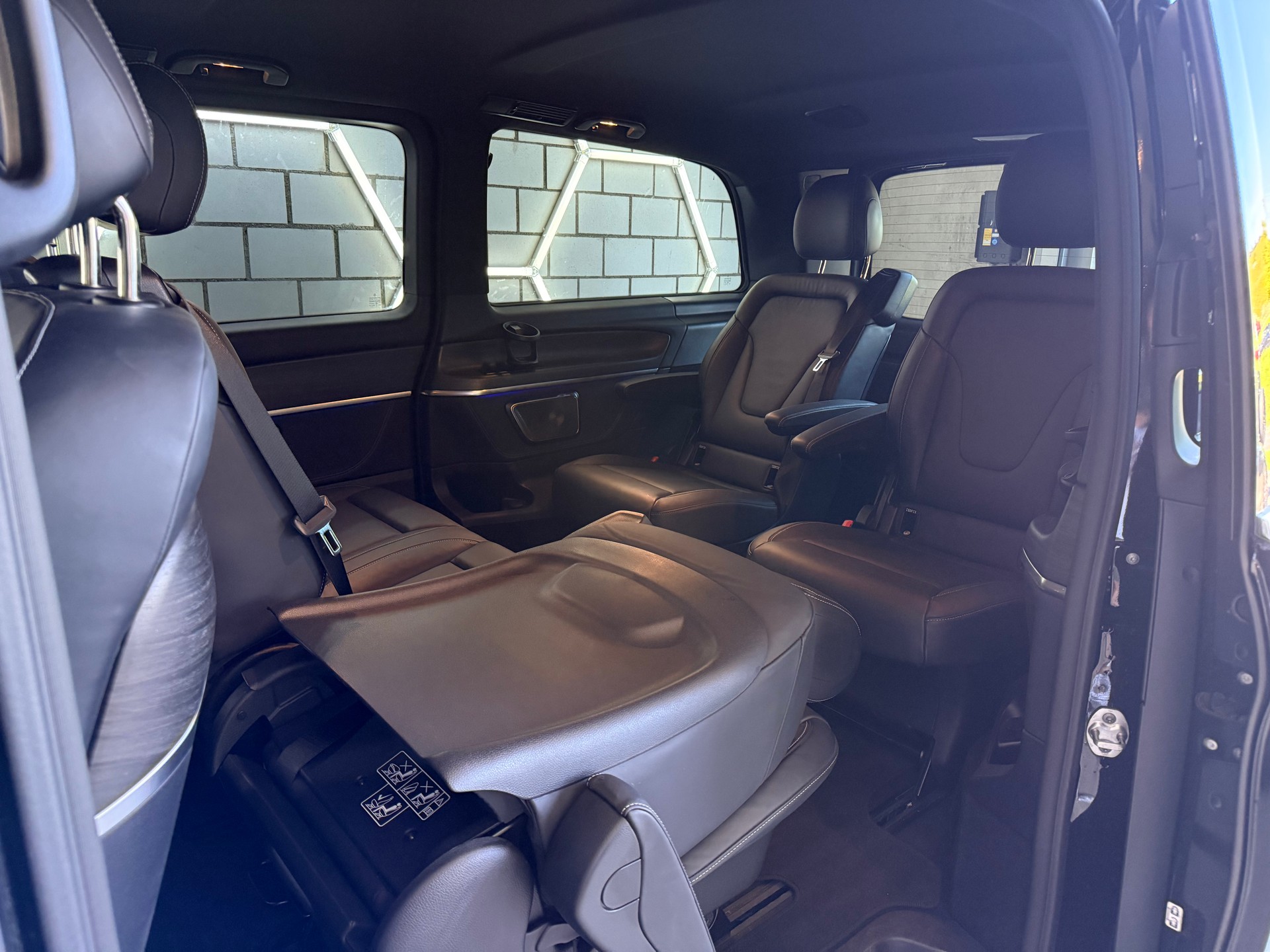 MERCEDES-BENZ V 300 d lang Exclusive 4Matic 9G-Tronic-image-12