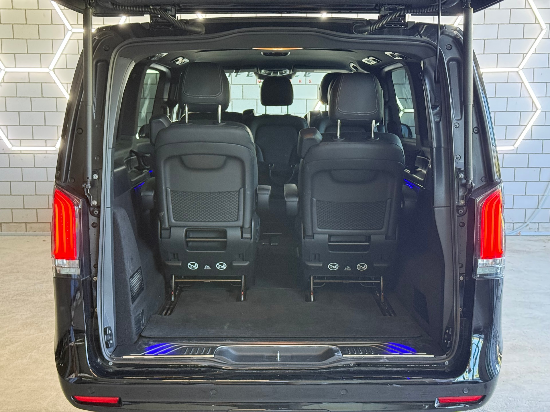 MERCEDES-BENZ V 300 d lang Exclusive 4Matic 9G-Tronic-image-13
