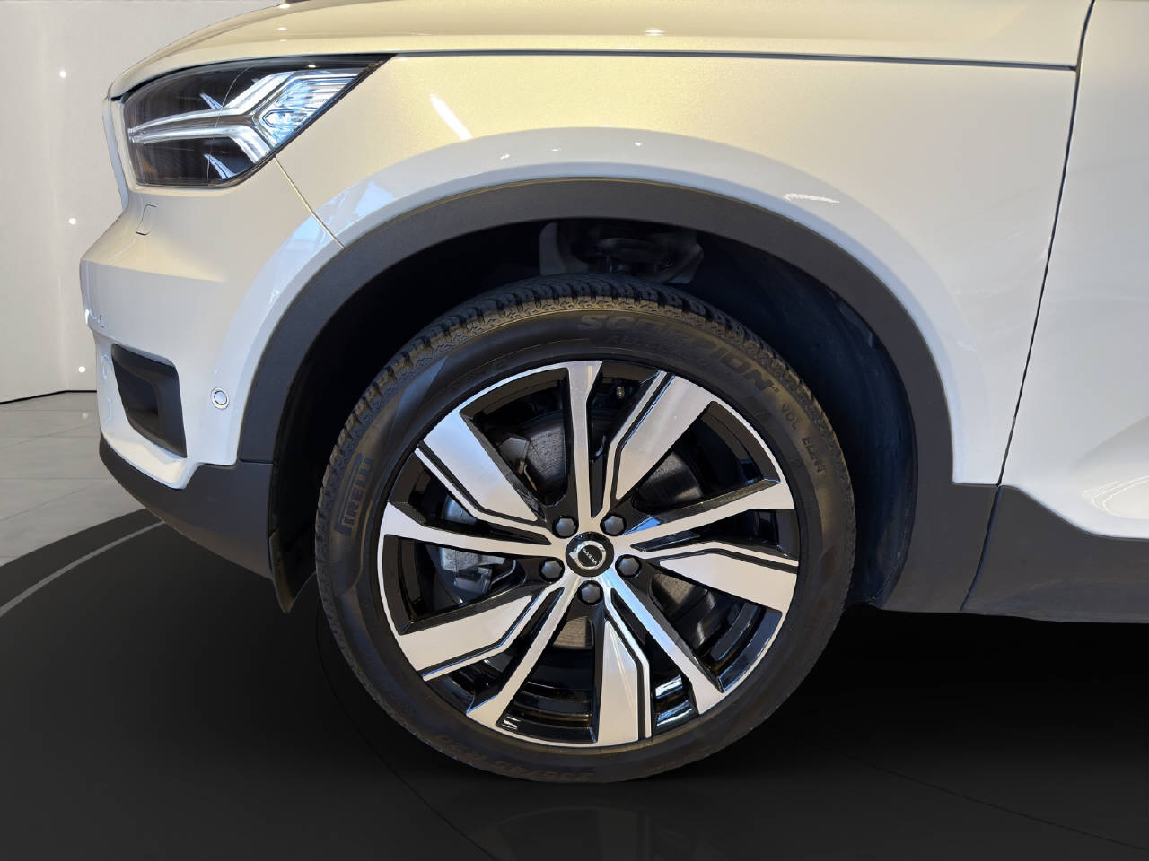 VOLVO XC40 P6 Ultimate-image-12