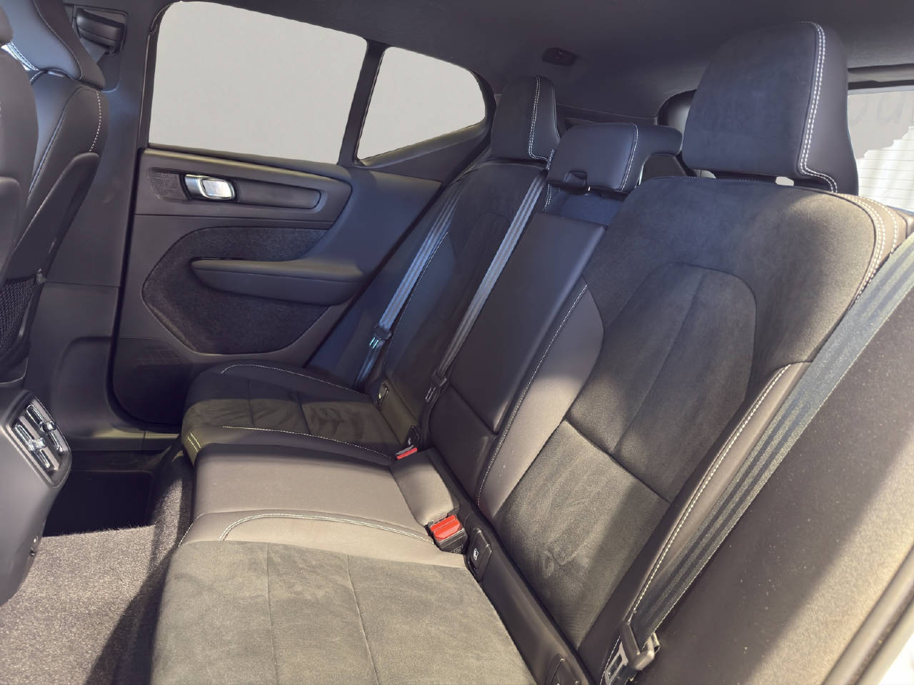 VOLVO XC40 P6 Ultimate-image-5