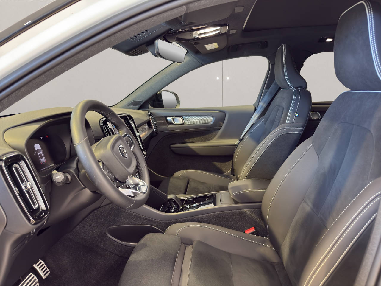 VOLVO XC40 P6 Ultimate-image-4