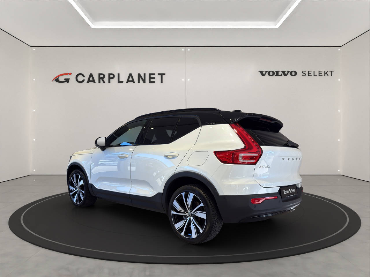 VOLVO XC40 P6 Ultimate-image-2