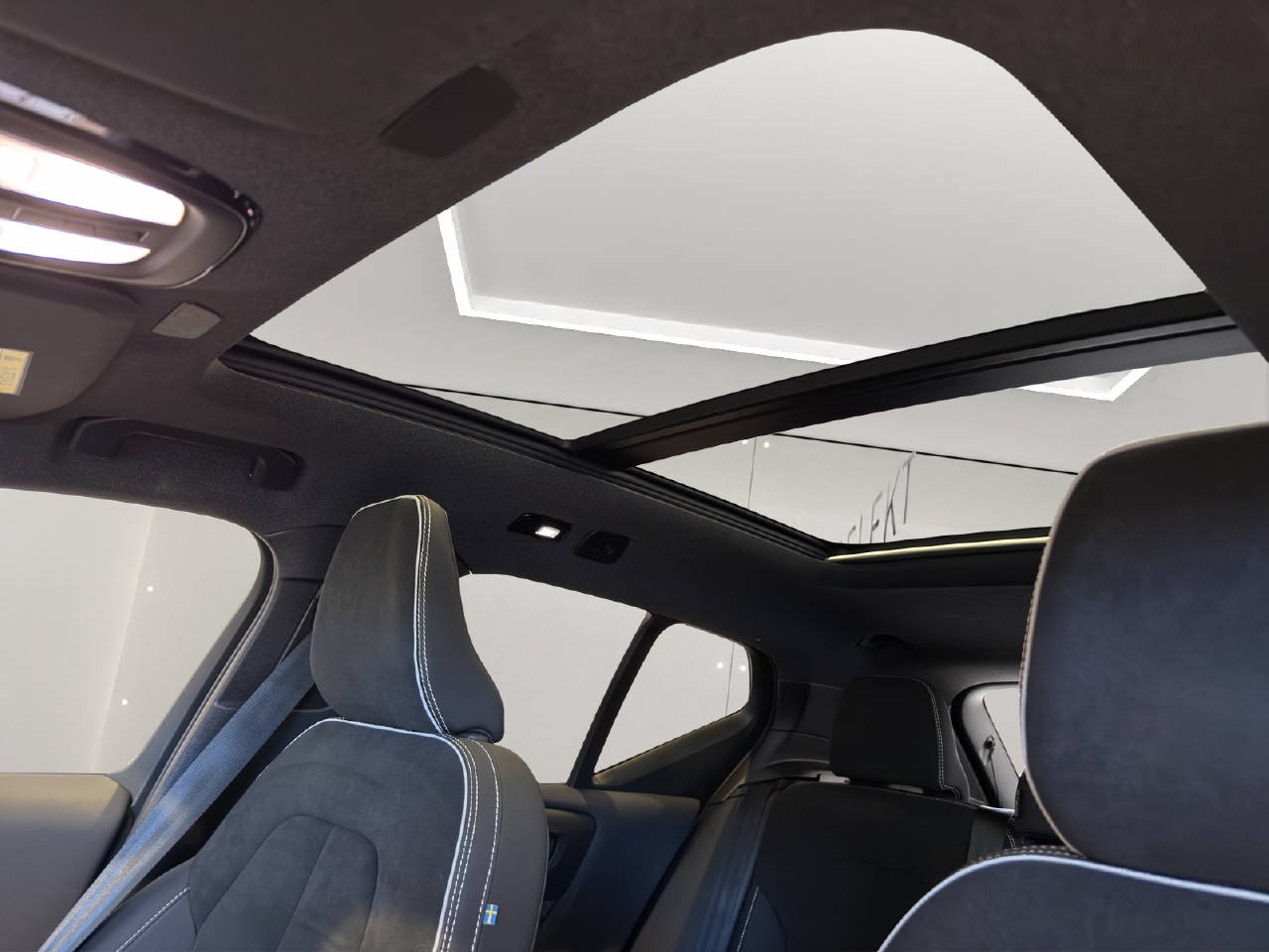 VOLVO XC40 P6 Ultimate-image-11
