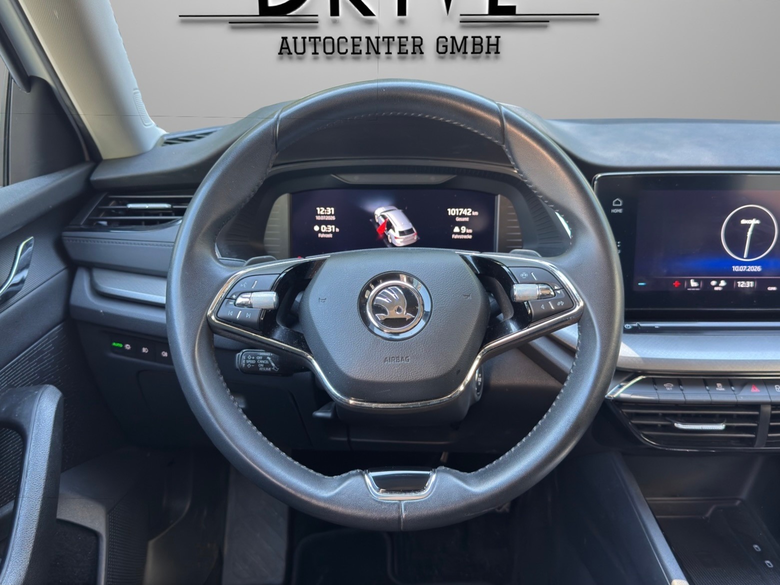 SKODA Octavia Combi 2.0 TDI DSG Ambition 4x4-image-9