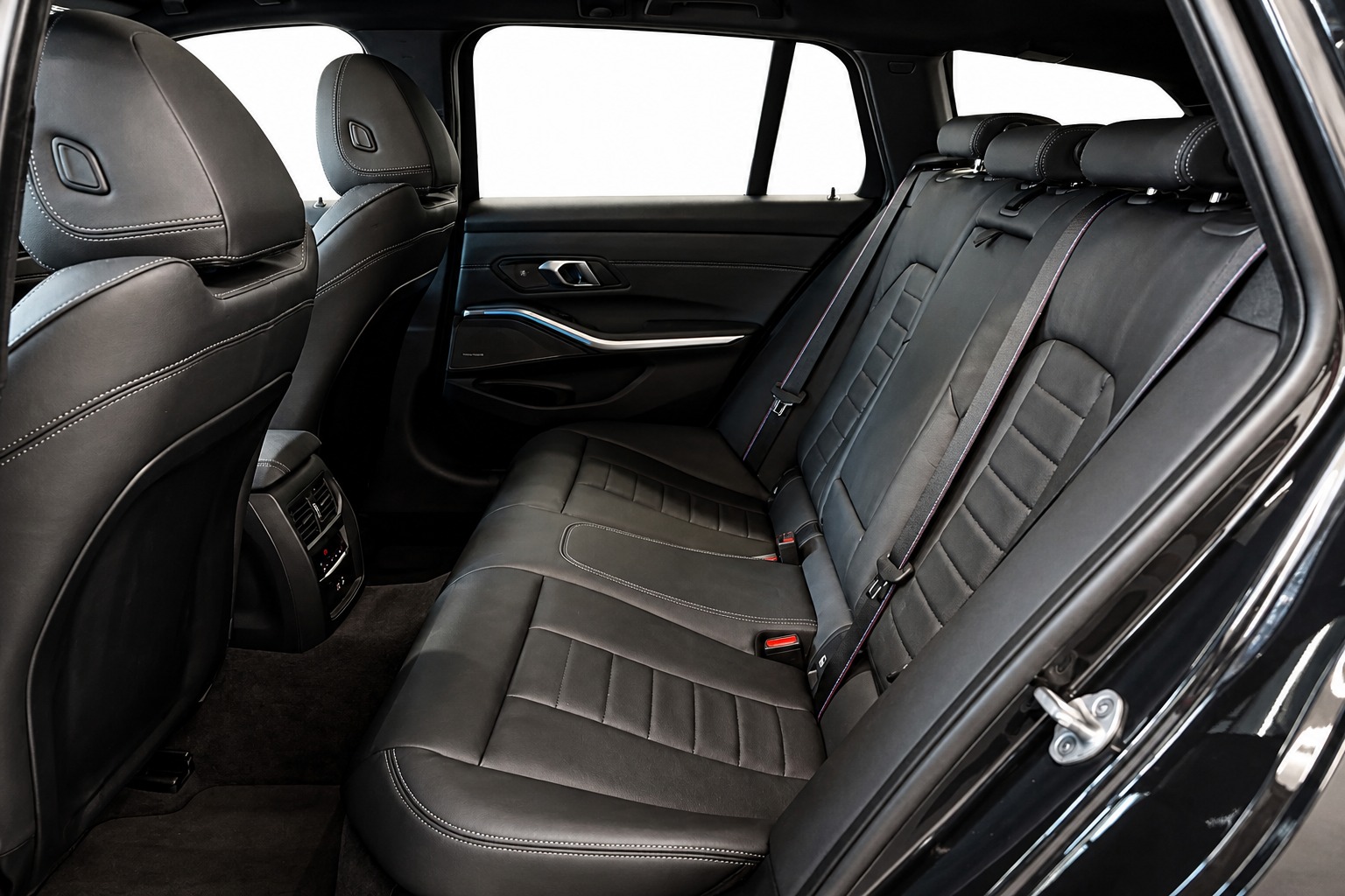 BMW M340i xDrive 48V Touring Steptronic M Sport Pro Individual-image-20