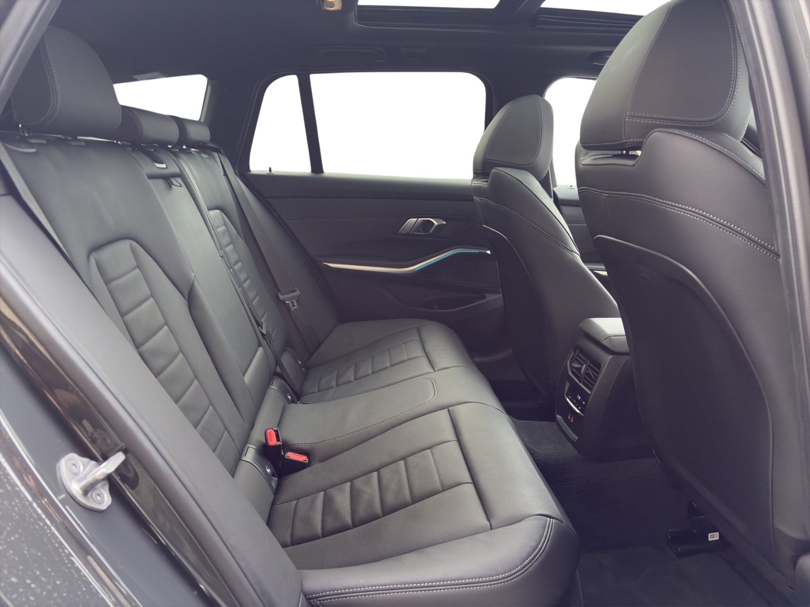 BMW M340i xDrive 48V Touring Steptronic M Sport Pro Individual-image-14