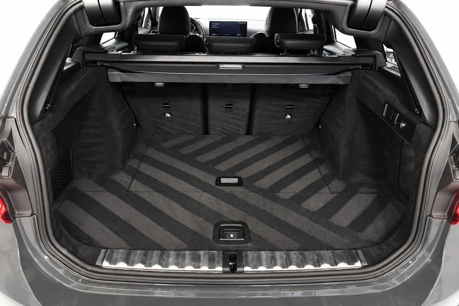 BMW M340i xDrive 48V Touring Steptronic M Sport Pro Individual-image-21