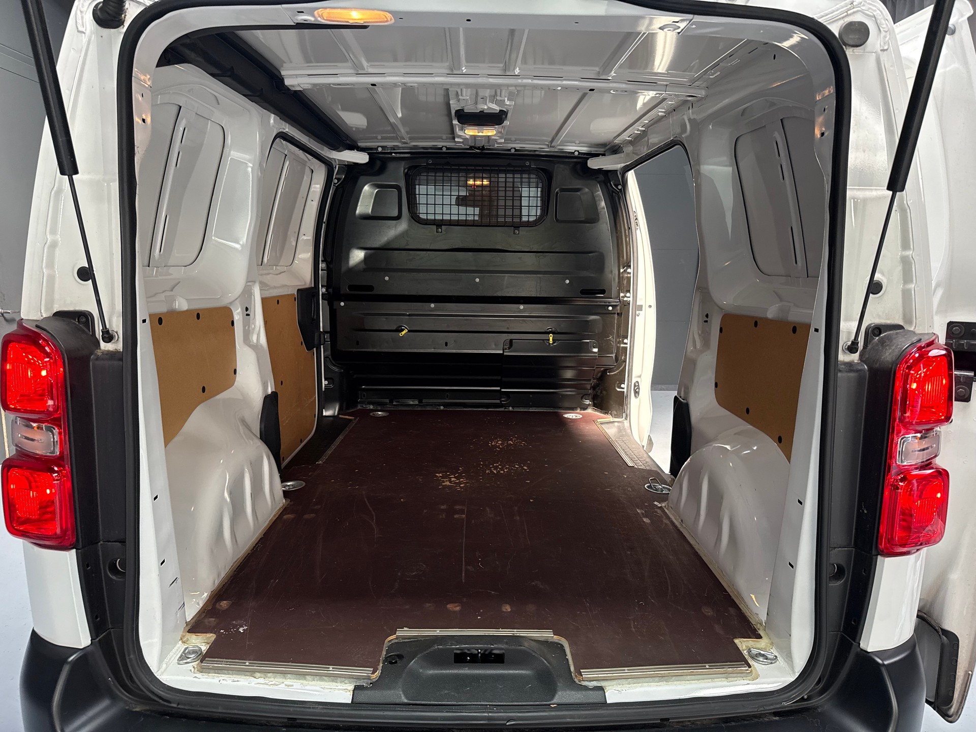 PEUGEOT Expert 2.0 BlueHDi 180 S&S Active Standard EAT6-image-5