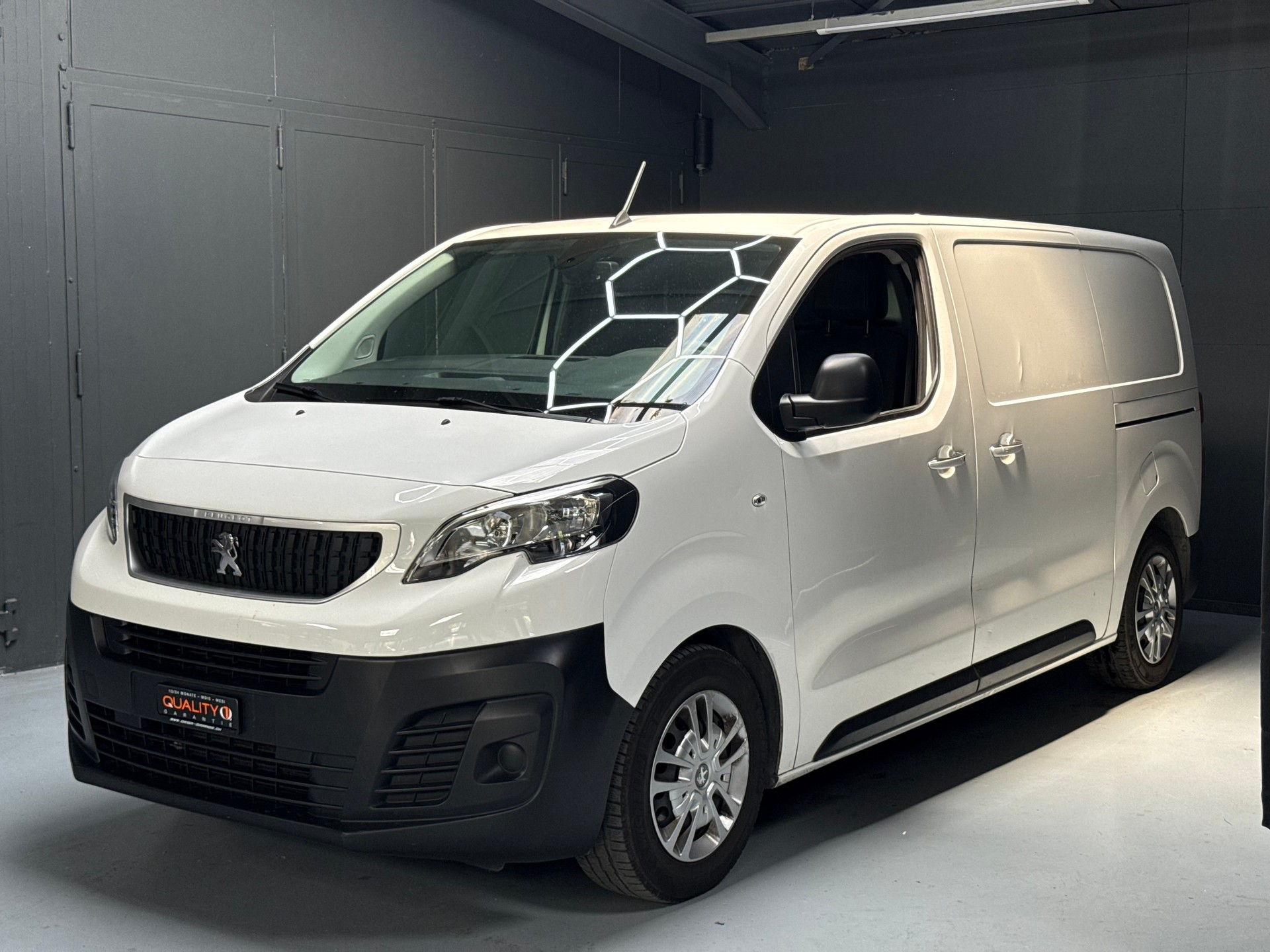 PEUGEOT Expert 2.0 BlueHDi 180 S&S Active Standard EAT6-image-0