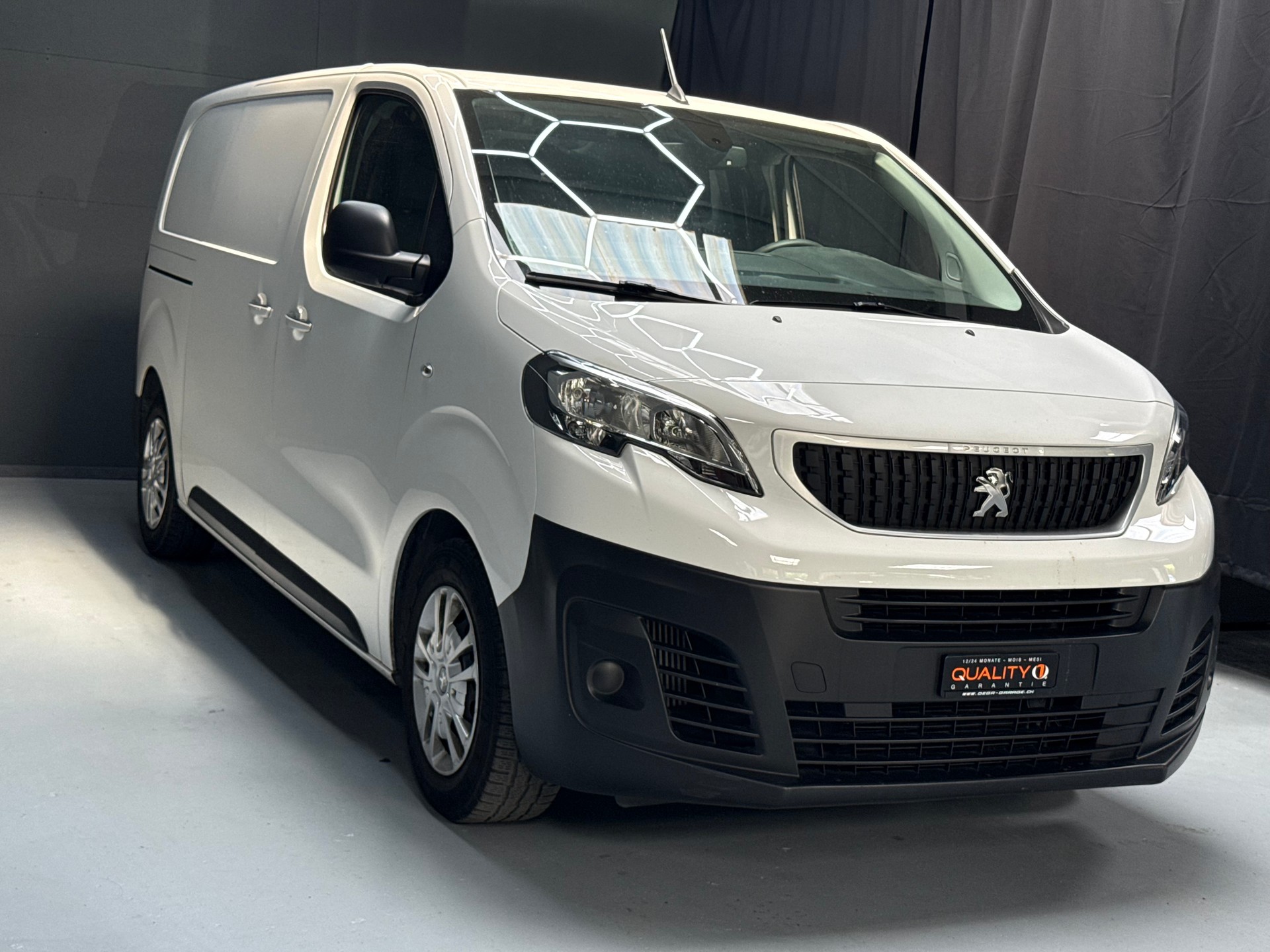 PEUGEOT Expert 2.0 BlueHDi 180 S&S Active Standard EAT6-image-2