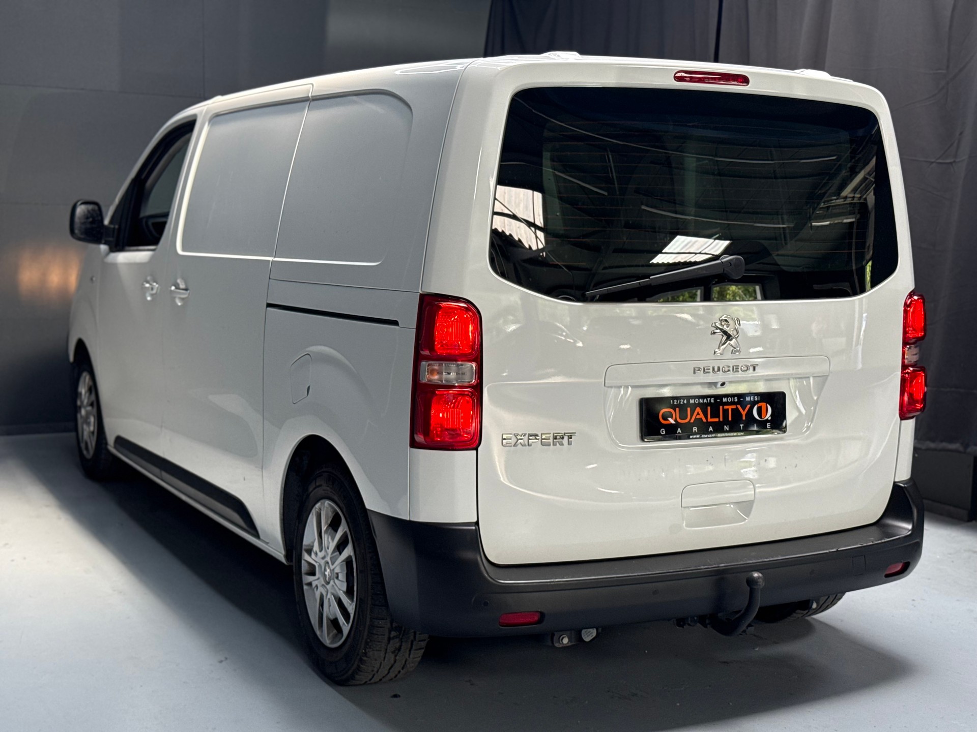 PEUGEOT Expert 2.0 BlueHDi 180 S&S Active Standard EAT6-image-4