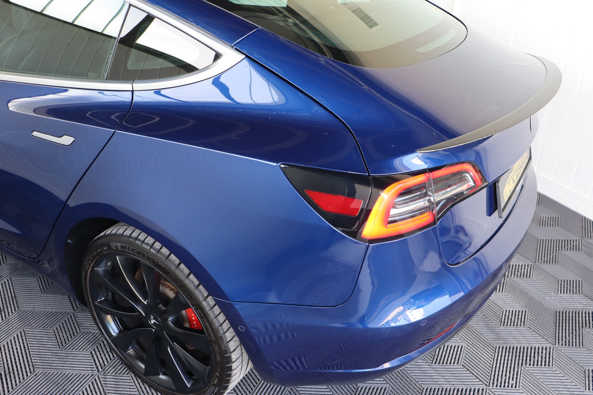 TESLA Model 3 Performance Dual Motor AWD-image-21