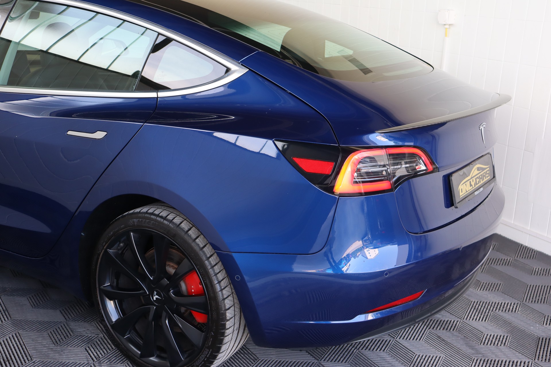 TESLA Model 3 Performance Dual Motor AWD-image-10