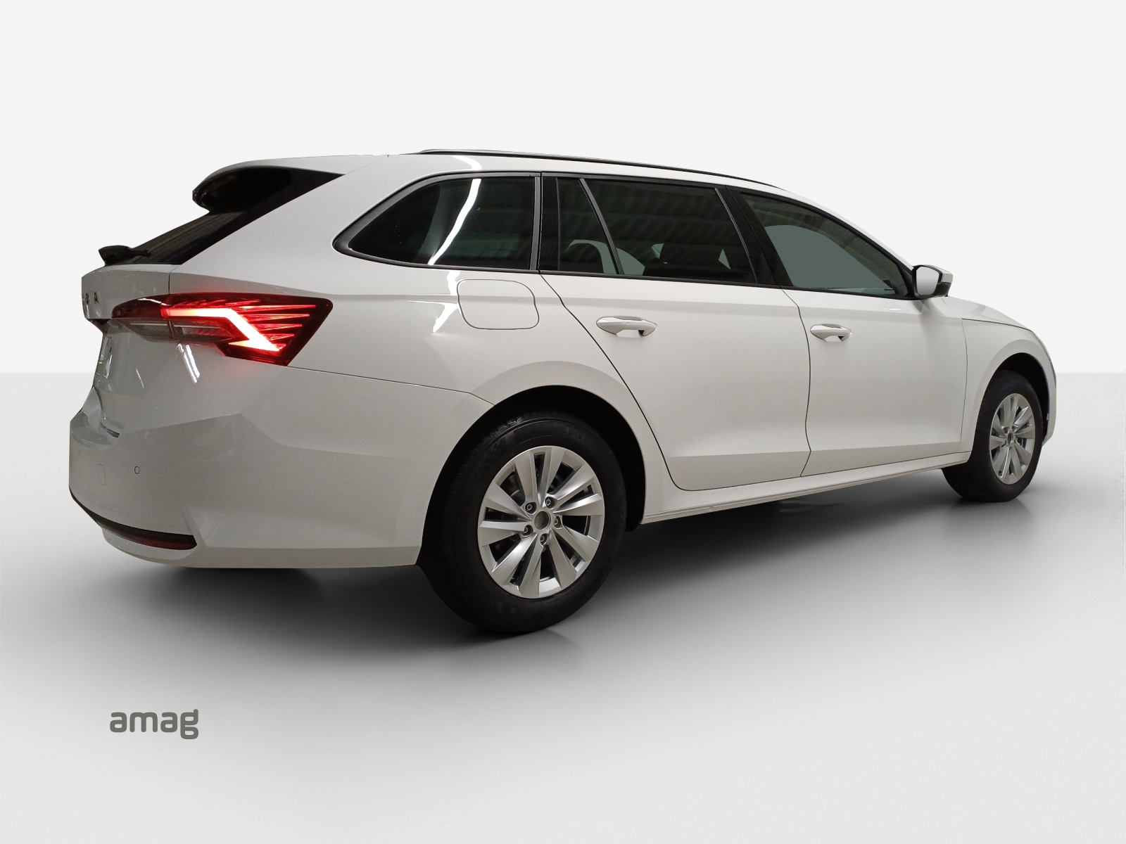 SKODA Octavia Combi 1.5 TSI mHEV DSG Selection-image-4