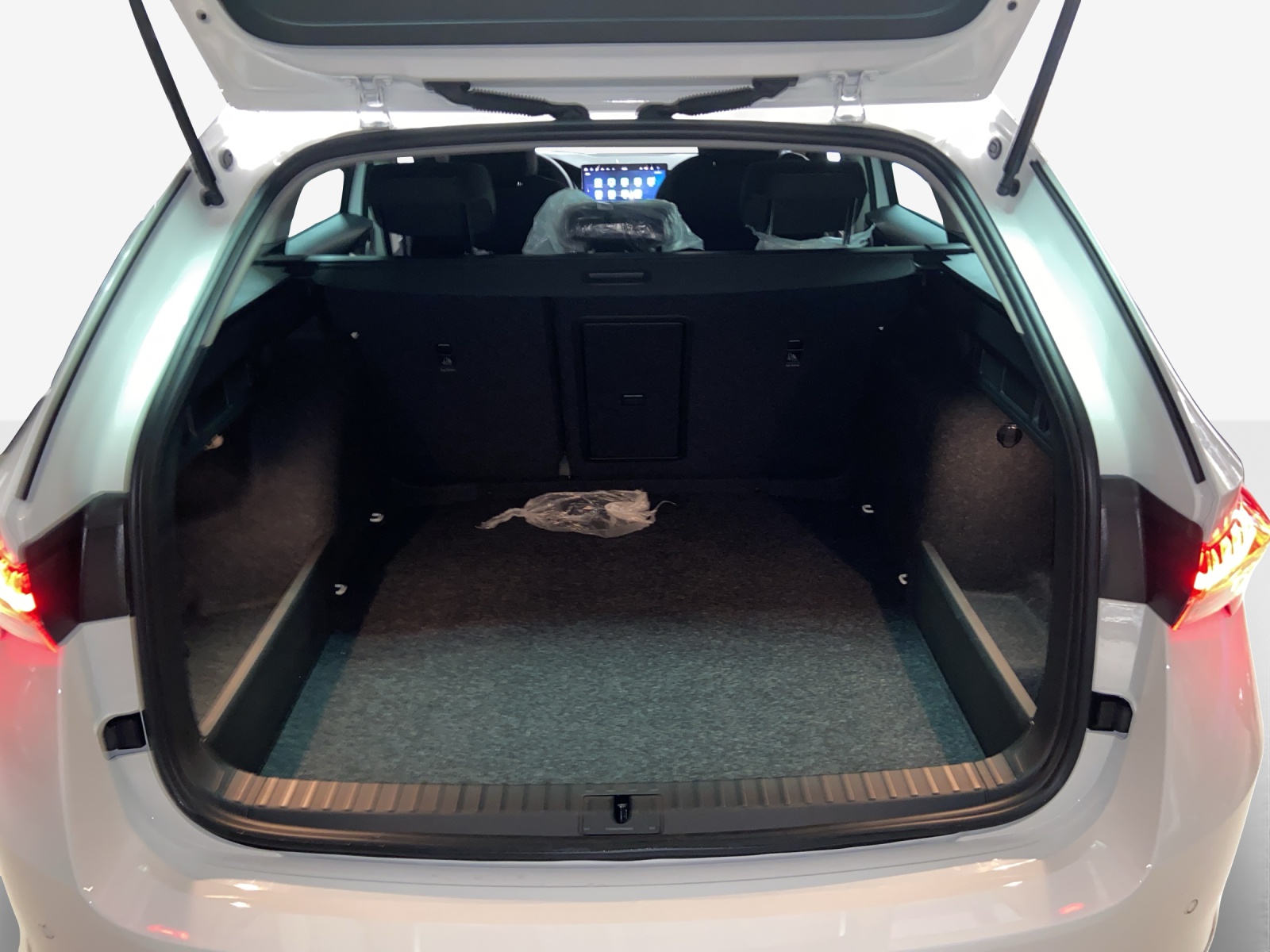 SKODA Octavia Combi 1.5 TSI mHEV DSG Selection-image-13