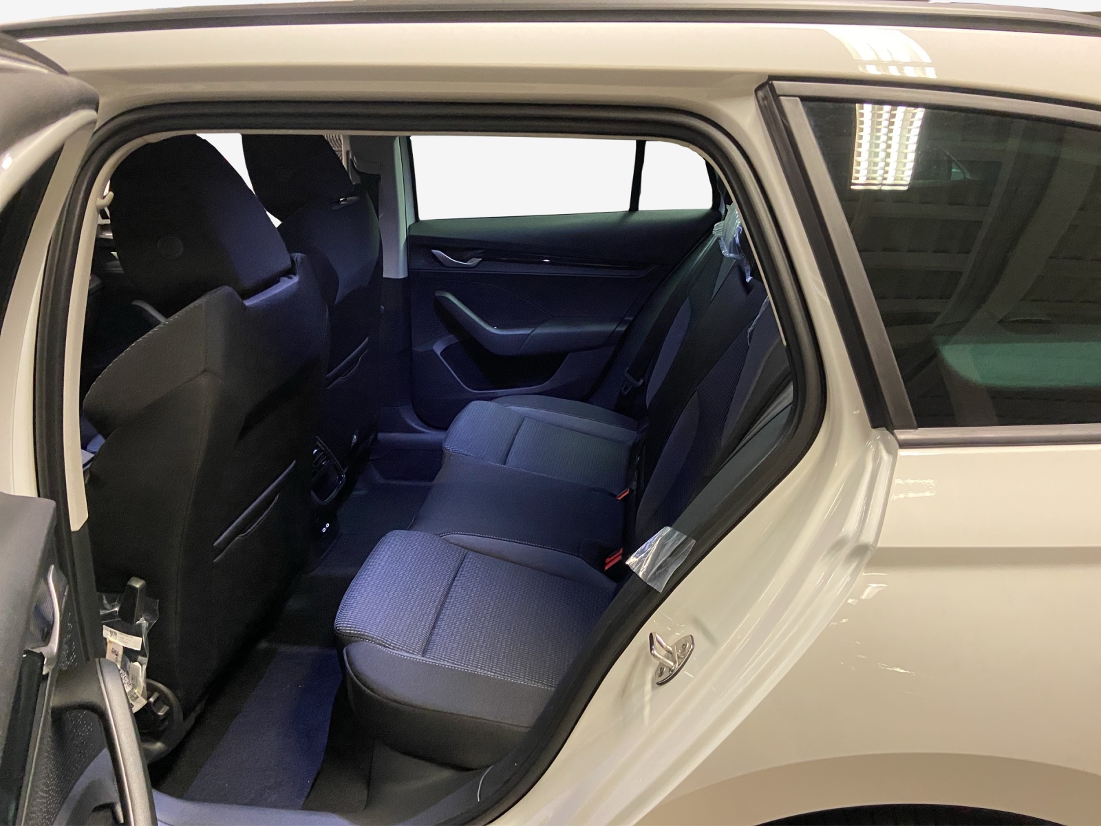 SKODA Octavia Combi 1.5 TSI mHEV DSG Selection-image-11