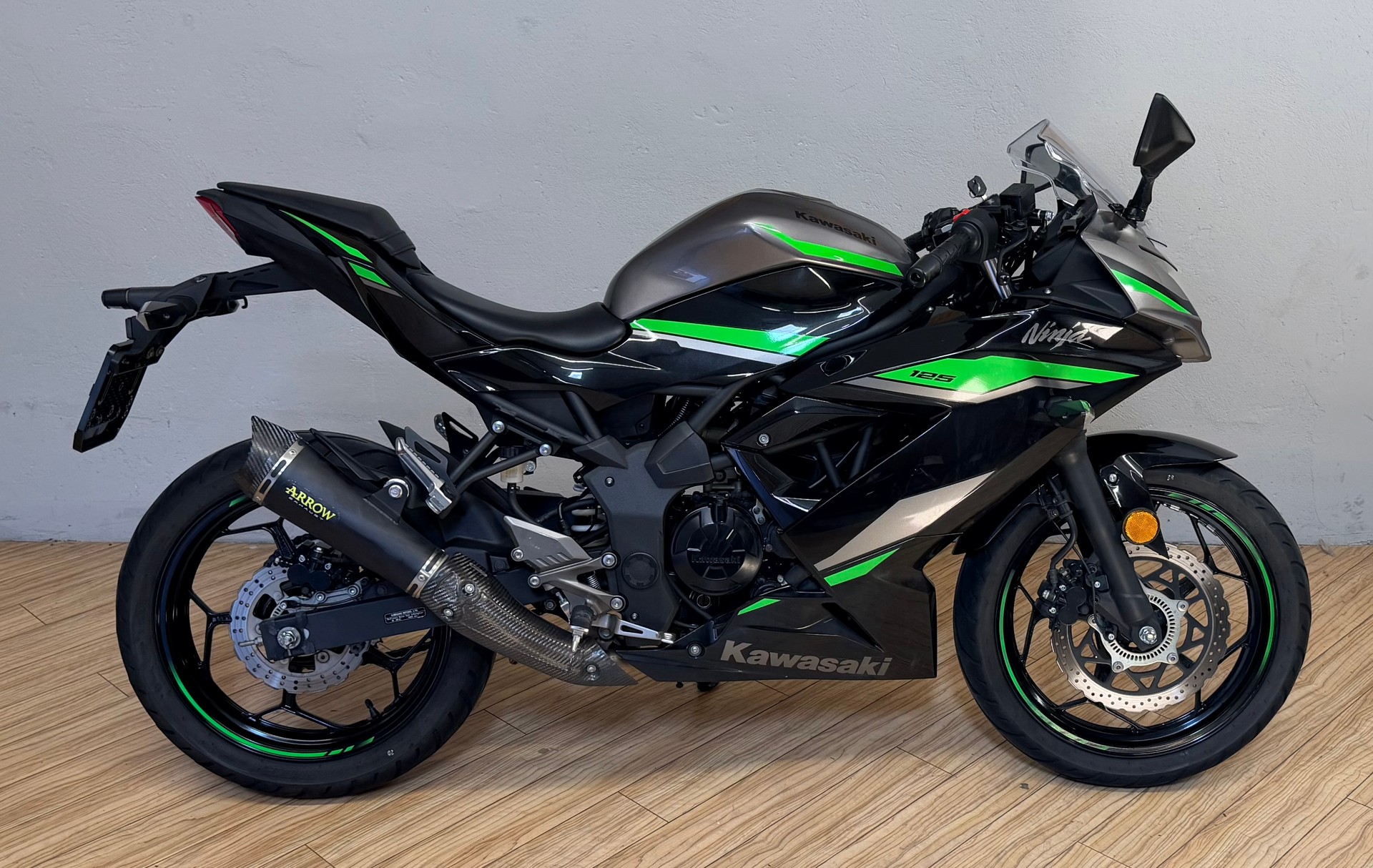 KAWASAKI Ninja 125-showroom-element-1