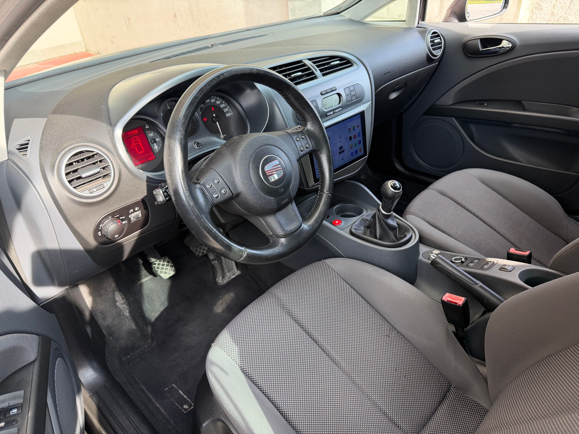SEAT Leon 1.9 TDI Ecomotive Plus-image-8