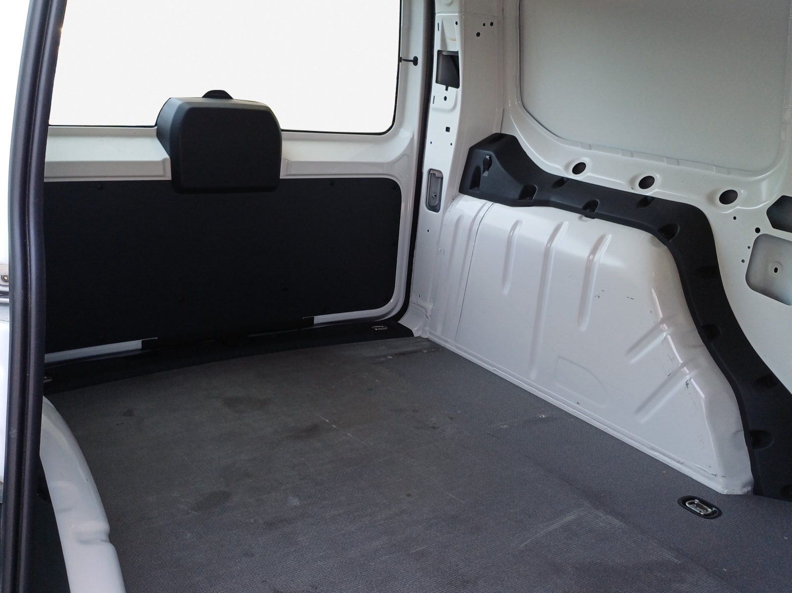 VW Caddy Cargo 2.0TDI Maxi-image-11