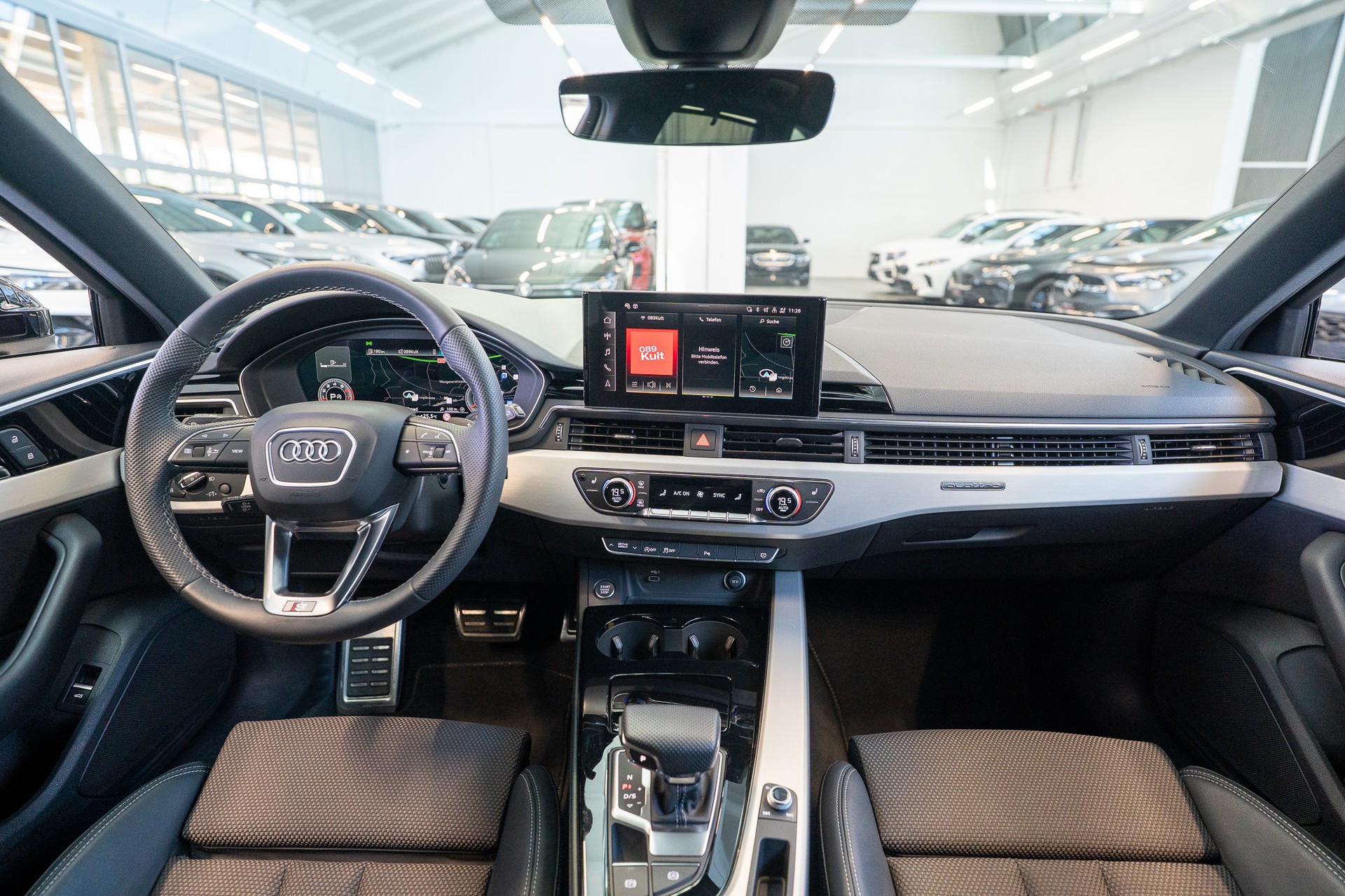 AUDI A4 Avant 2.0 40 TFSI S Line quattro S-Tronic / S-Line / Virtual Cockpit / Rückfahrkamera-image-15