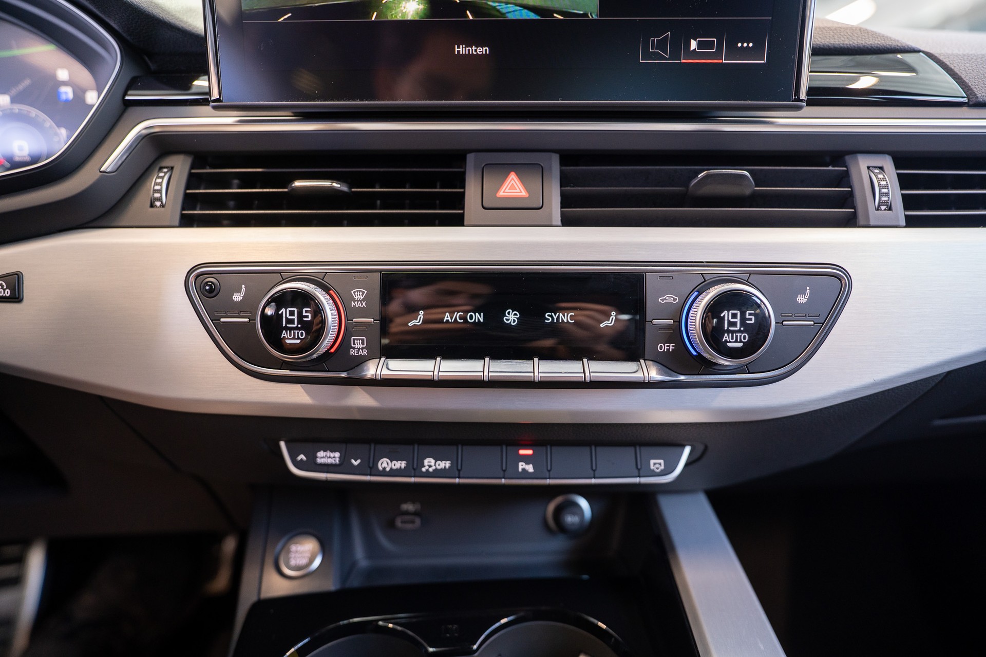 AUDI A4 Avant 2.0 40 TFSI S Line quattro S-Tronic / S-Line / Virtual Cockpit / Rückfahrkamera-image-21