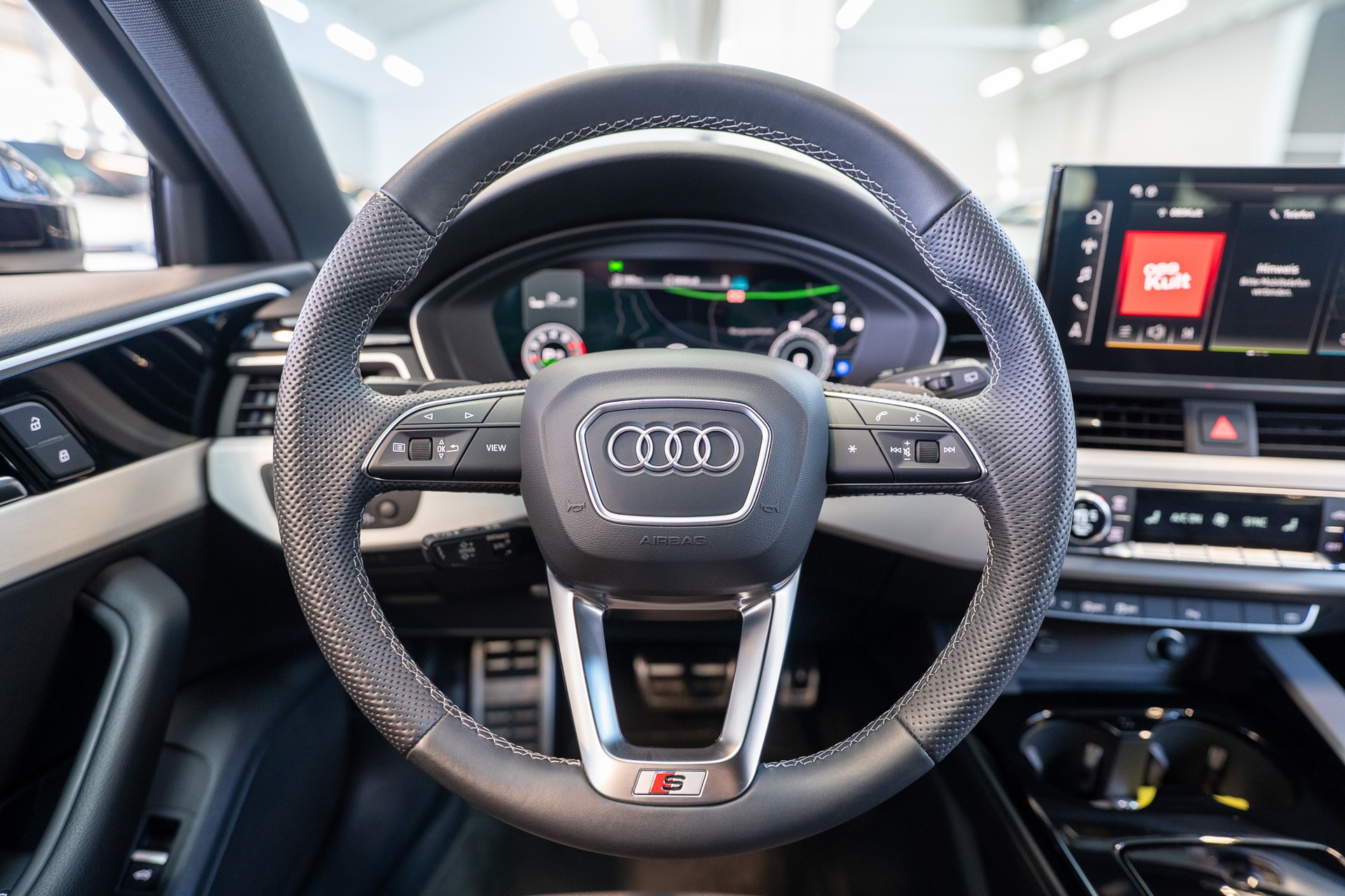 AUDI A4 Avant 2.0 40 TFSI S Line quattro S-Tronic / S-Line / Virtual Cockpit / Rückfahrkamera-image-16