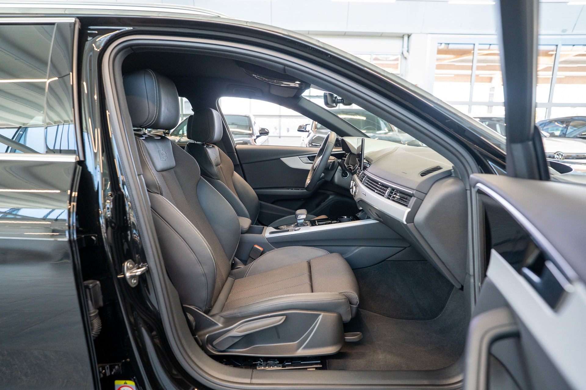 AUDI A4 Avant 2.0 40 TFSI S Line quattro S-Tronic / S-Line / Virtual Cockpit / Rückfahrkamera-image-13