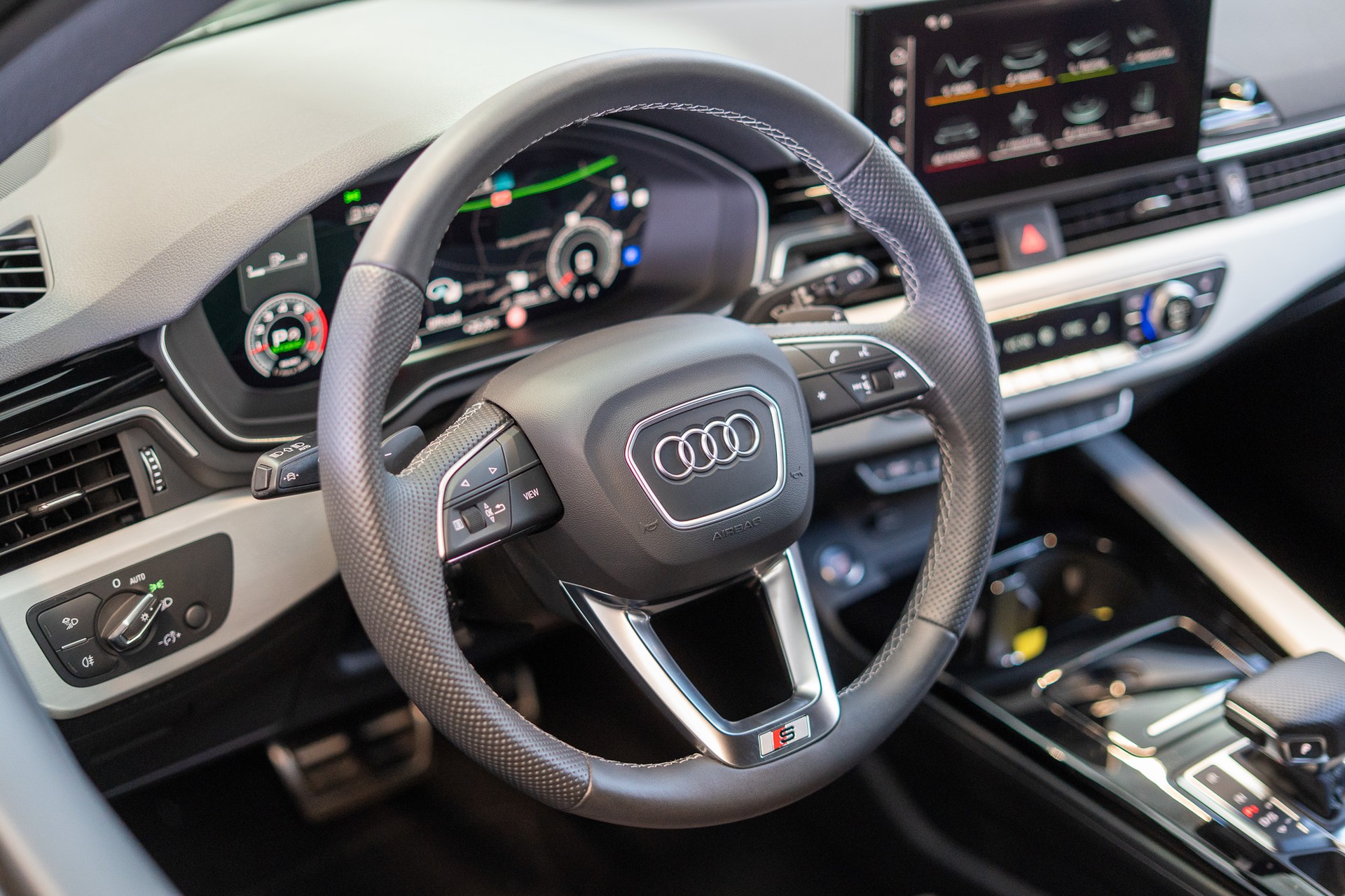 AUDI A4 Avant 2.0 40 TFSI S Line quattro S-Tronic / S-Line / Virtual Cockpit / Rückfahrkamera-image-7