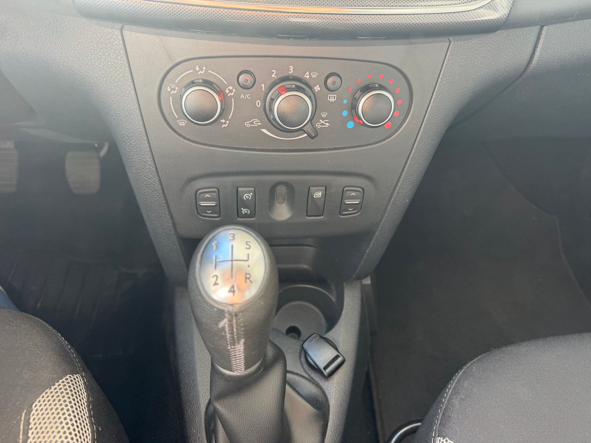 DACIA Sandero TCe 90 Stepway Unlimited 2-image-13