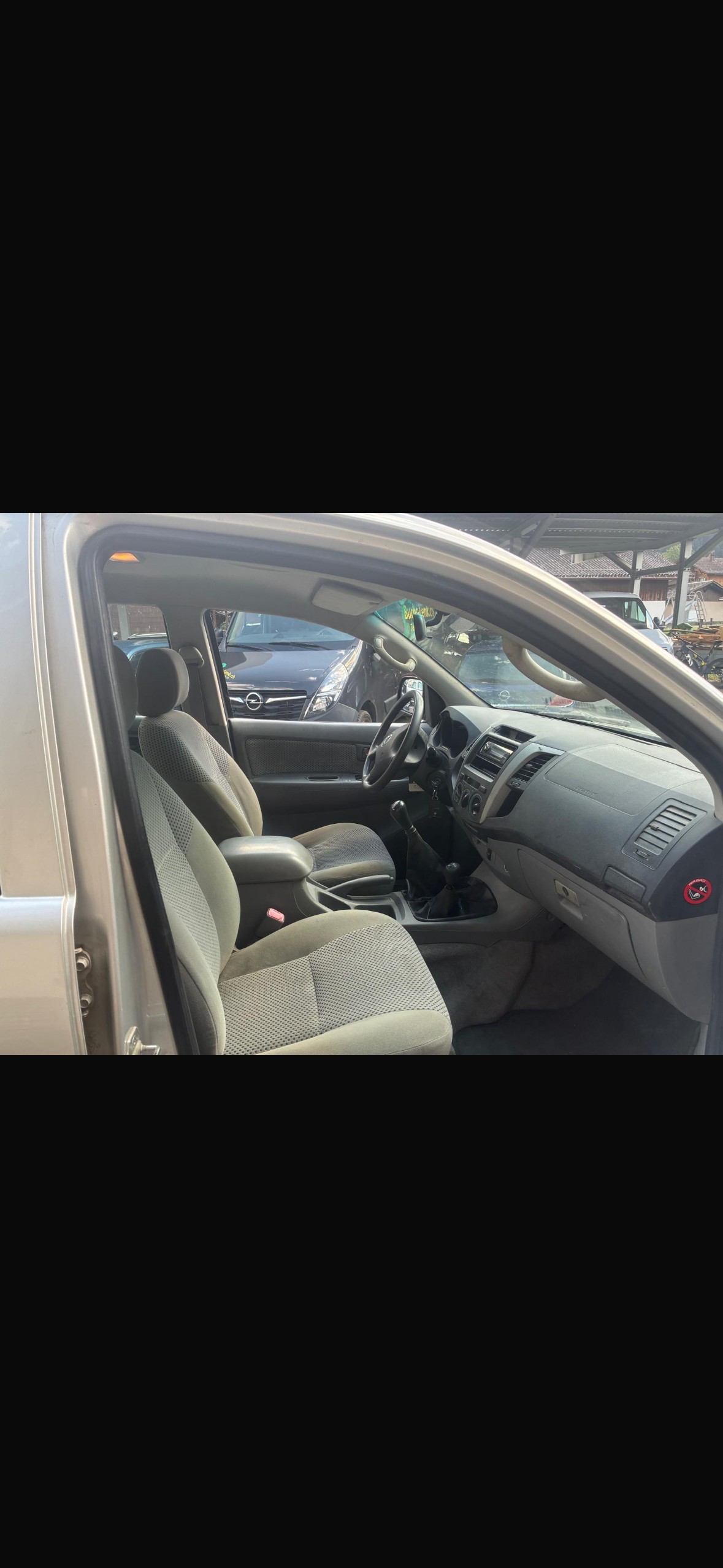 TOYOTA HI-LUX-image-2