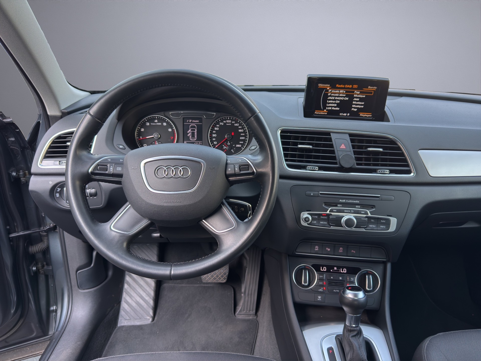 AUDI Q3 1.4 TFSI S-tronic-image-11