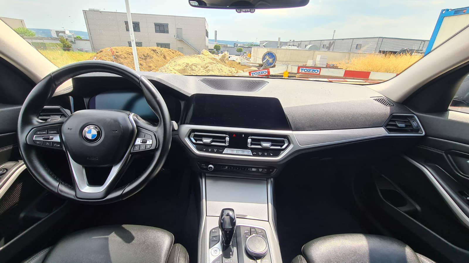 BMW 318d 48V Essential Edition Steptronic ** Teil-Leder ** Gr-Navi ** Sitzheizung ** Tempomat ** PDC ** Frisch Ab MFK & Service **-image-17