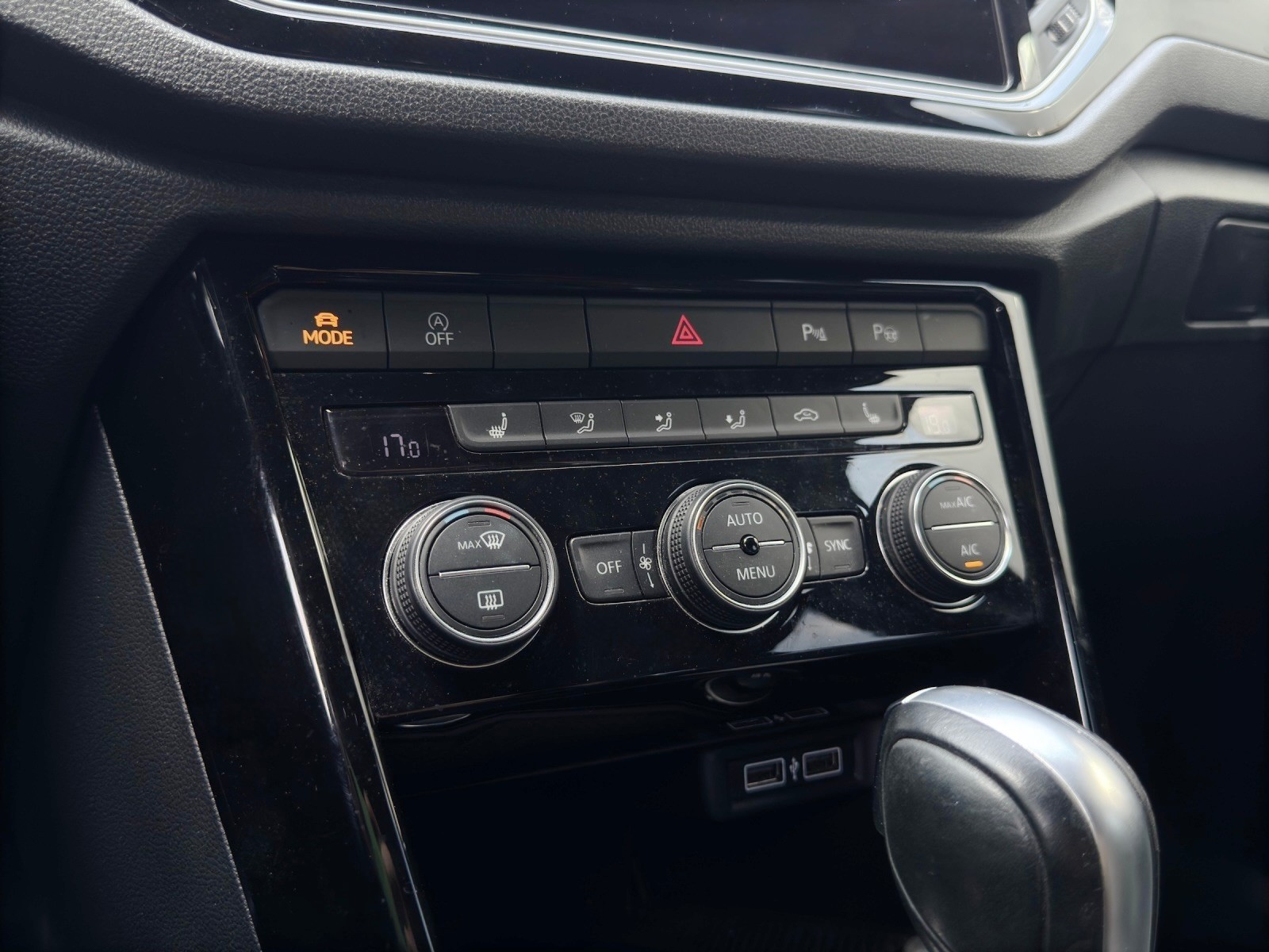 VW T-Roc 1.5 TSI EVO Sport DSG-image-17