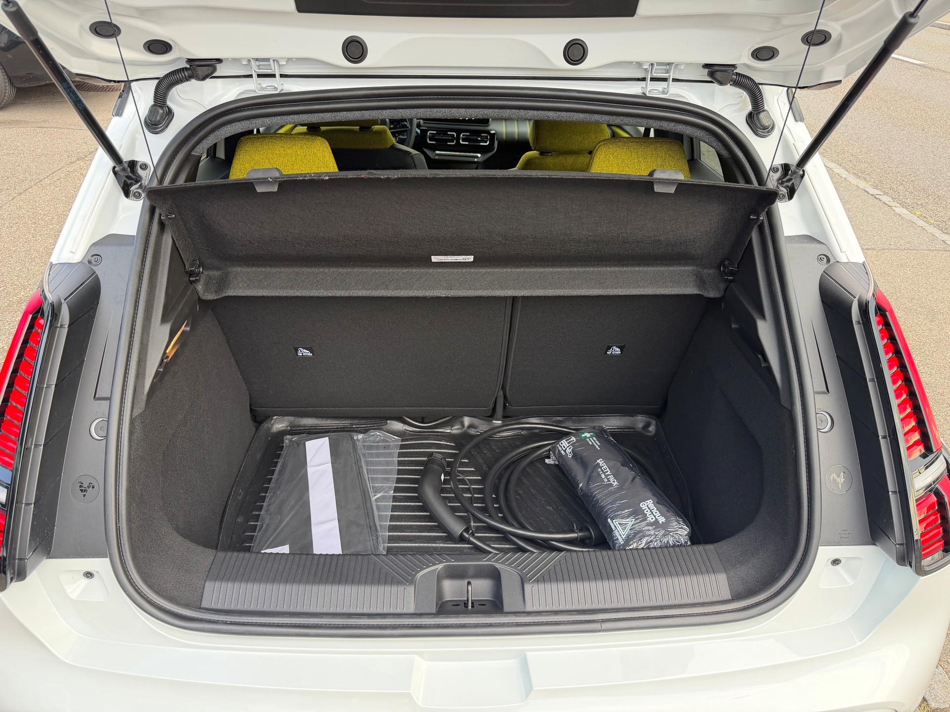 RENAULT R5 E-Tech Comfort Range 52 kWh Iconic Five-image-13