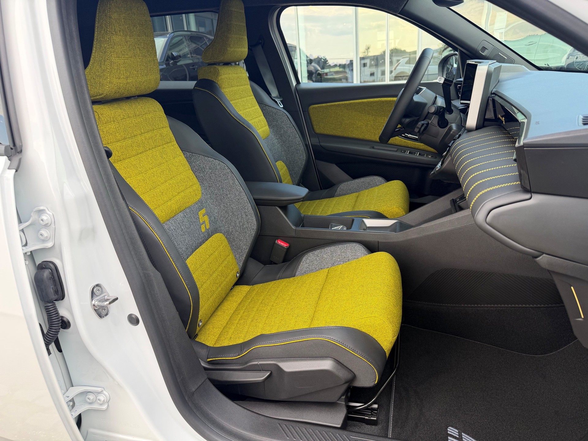 RENAULT R5 E-Tech Comfort Range 52 kWh Iconic Five-image-10