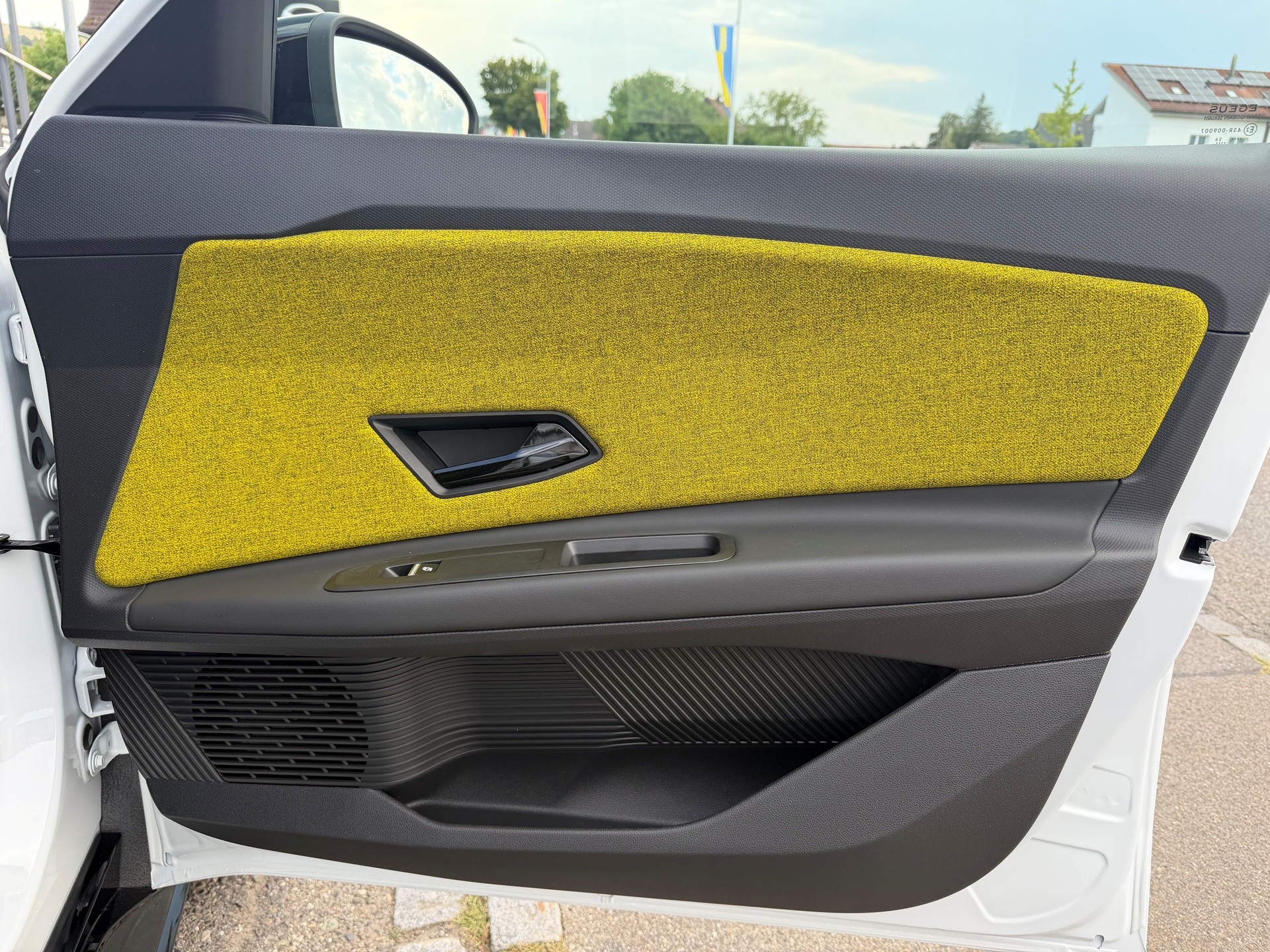 RENAULT R5 E-Tech Comfort Range 52 kWh Iconic Five-image-11