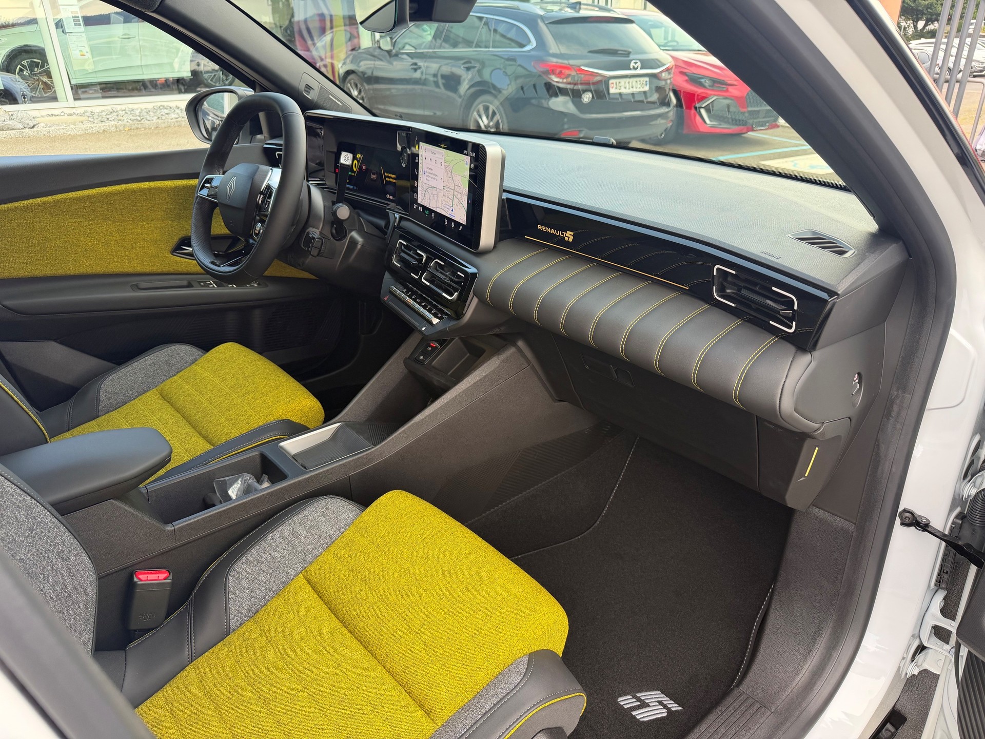 RENAULT R5 E-Tech Comfort Range 52 kWh Iconic Five-image-8