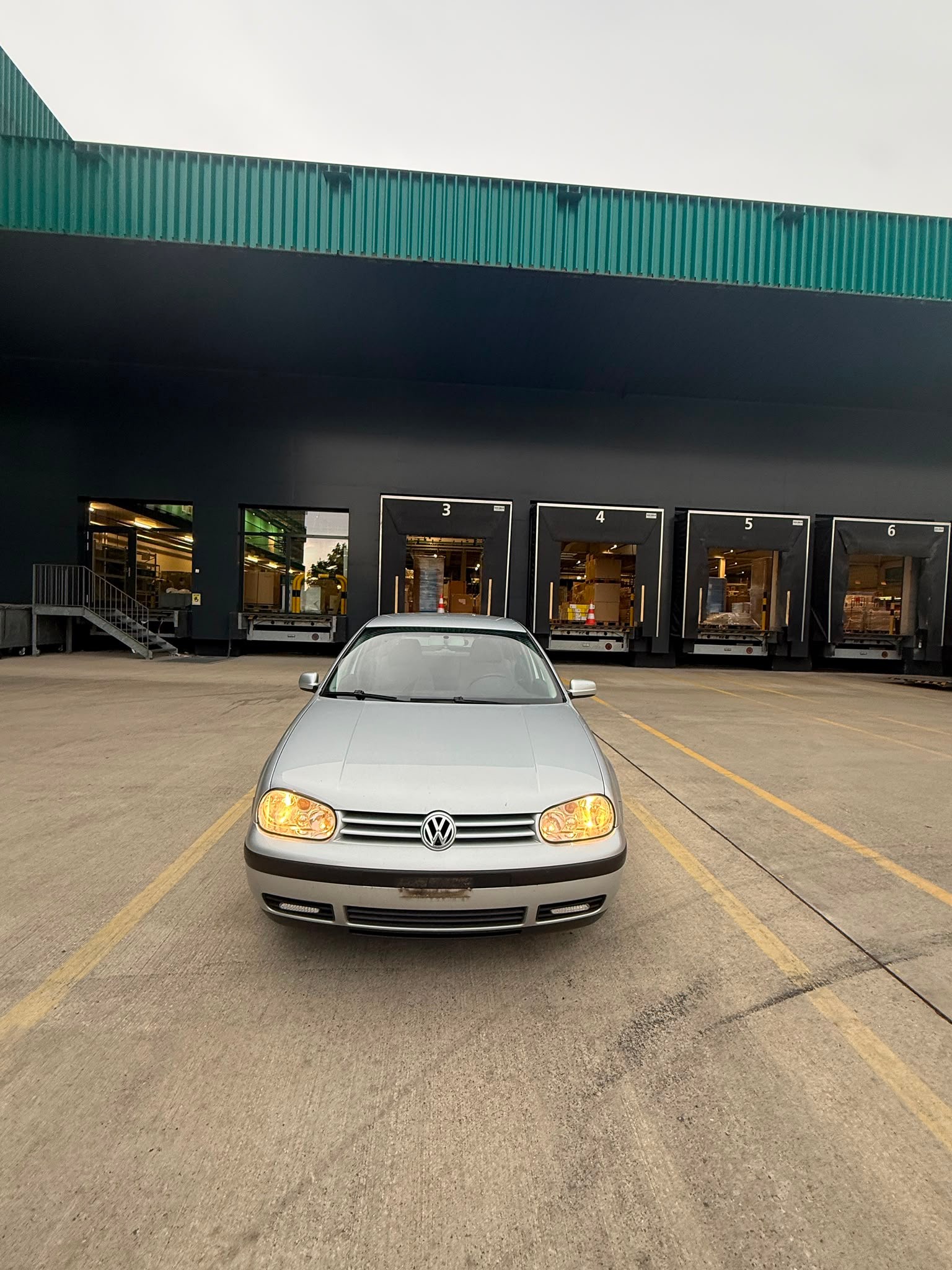VW Golf 1.9 TDI Comfortline 4Motion-image-0