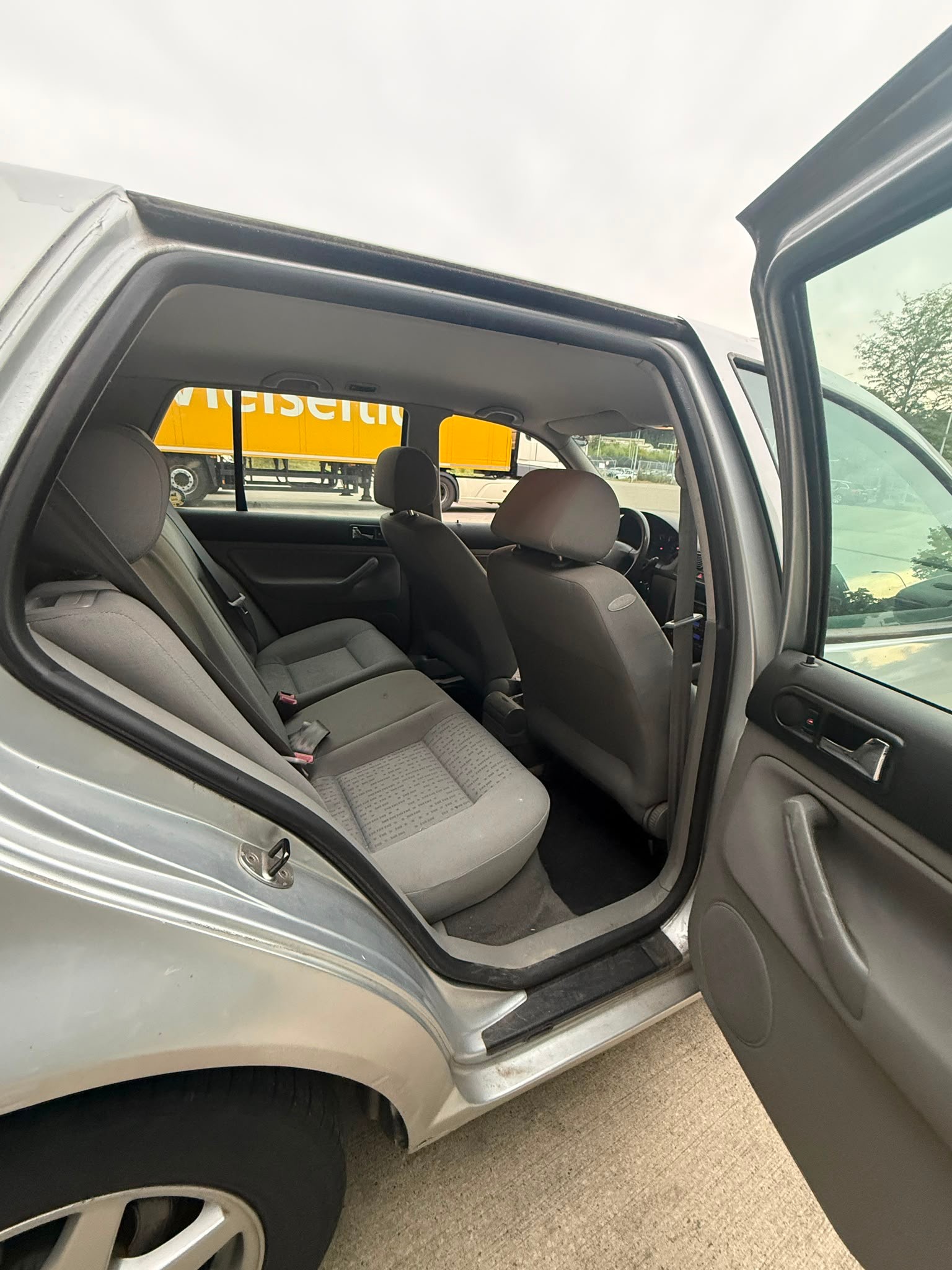 VW Golf 1.9 TDI Comfortline 4Motion-image-5
