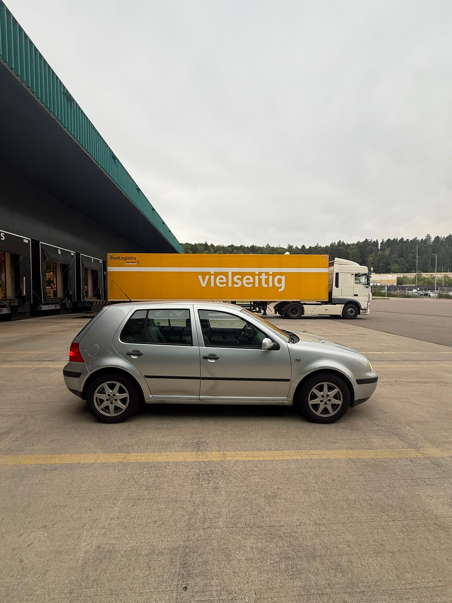 VW Golf 1.9 TDI Comfortline 4Motion-image-1