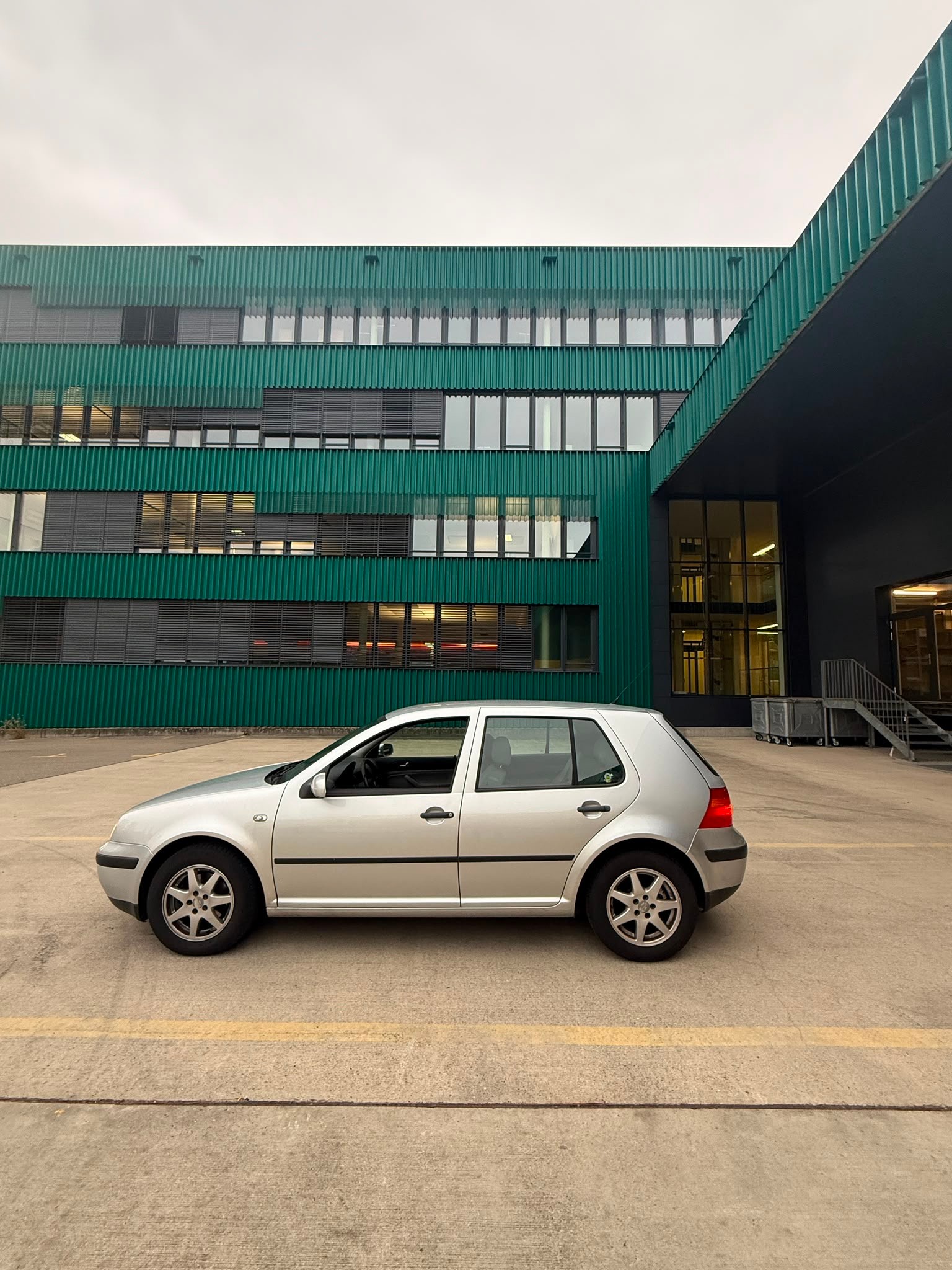 VW Golf 1.9 TDI Comfortline 4Motion-image-2