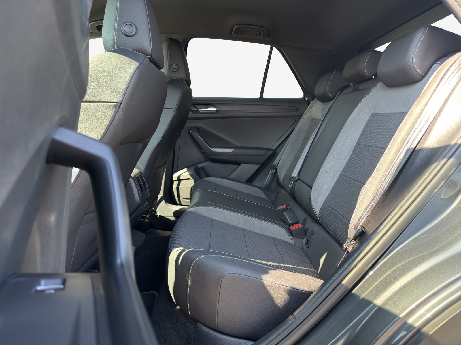 VW T-Roc 2.0 TSI R DSG 4Motion-image-11
