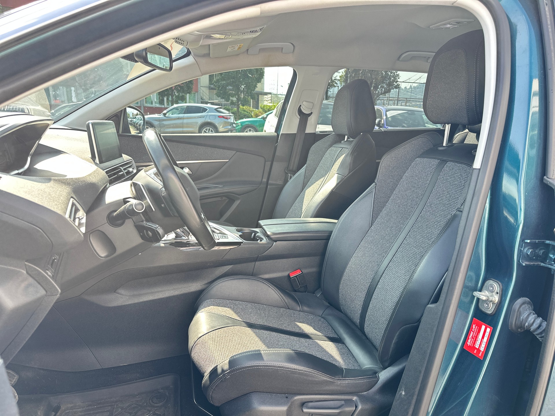 PEUGEOT 5008 1.5 BlueHDi Allure EAT-image-7