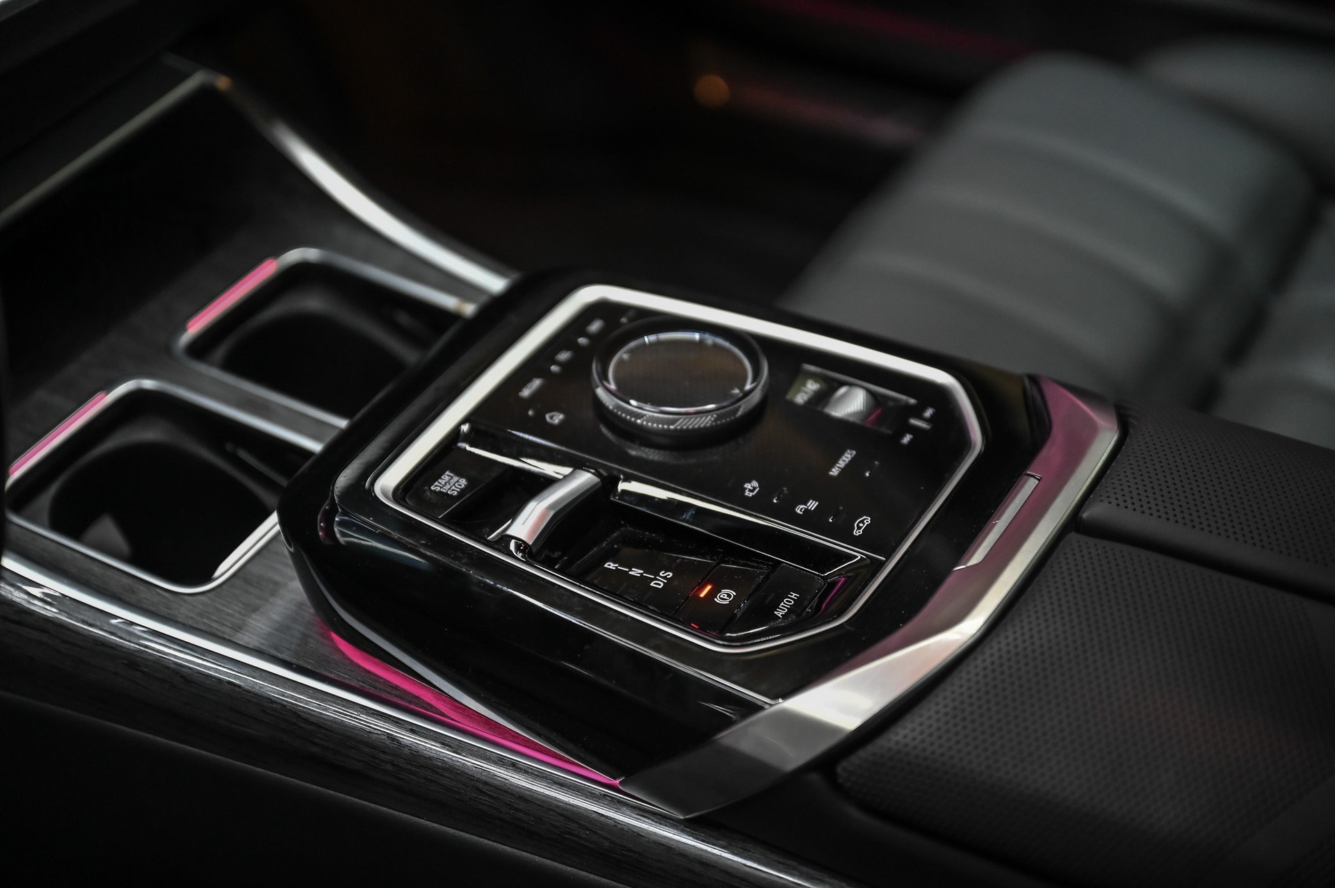 BMW M760e xDrive-image-23